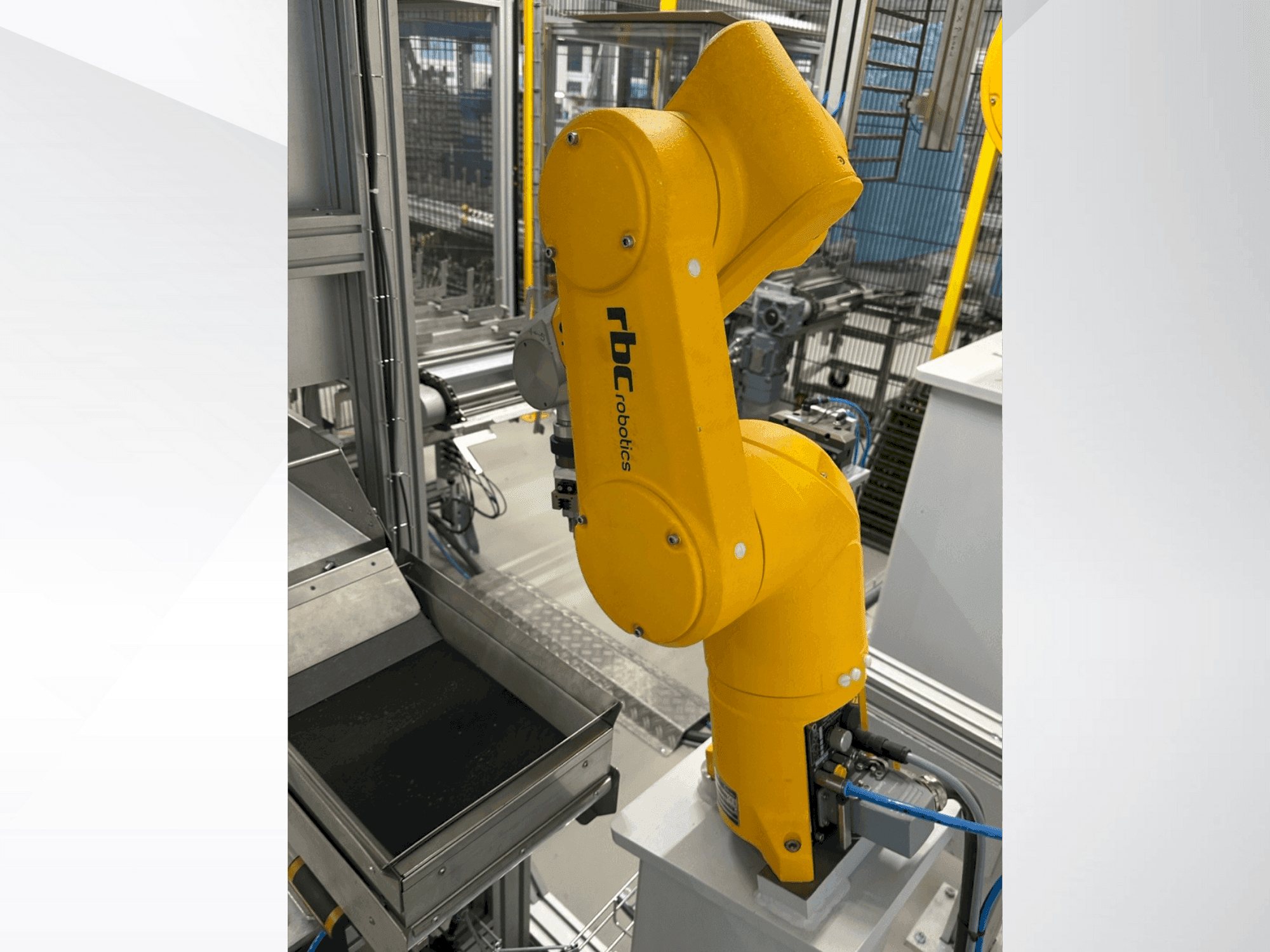 A STAUBLI TX60 gép elölnézete