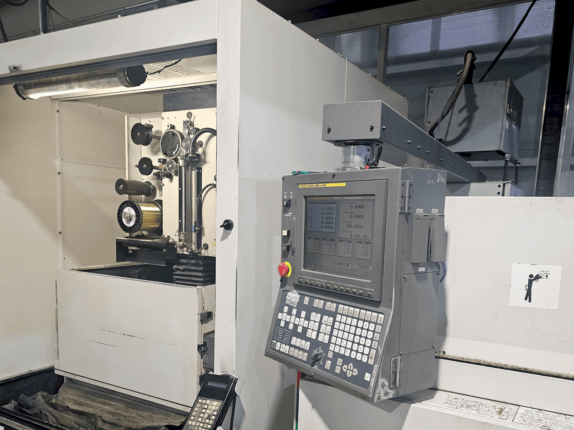 A FANUC alpha 1iC gép elölnézete