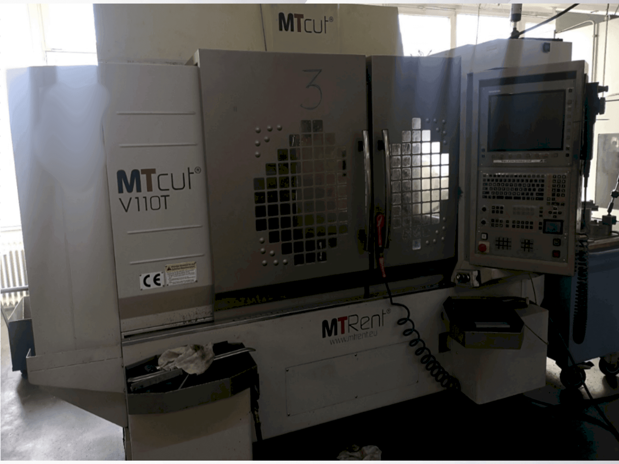 A MTcut V110T gép elölnézete