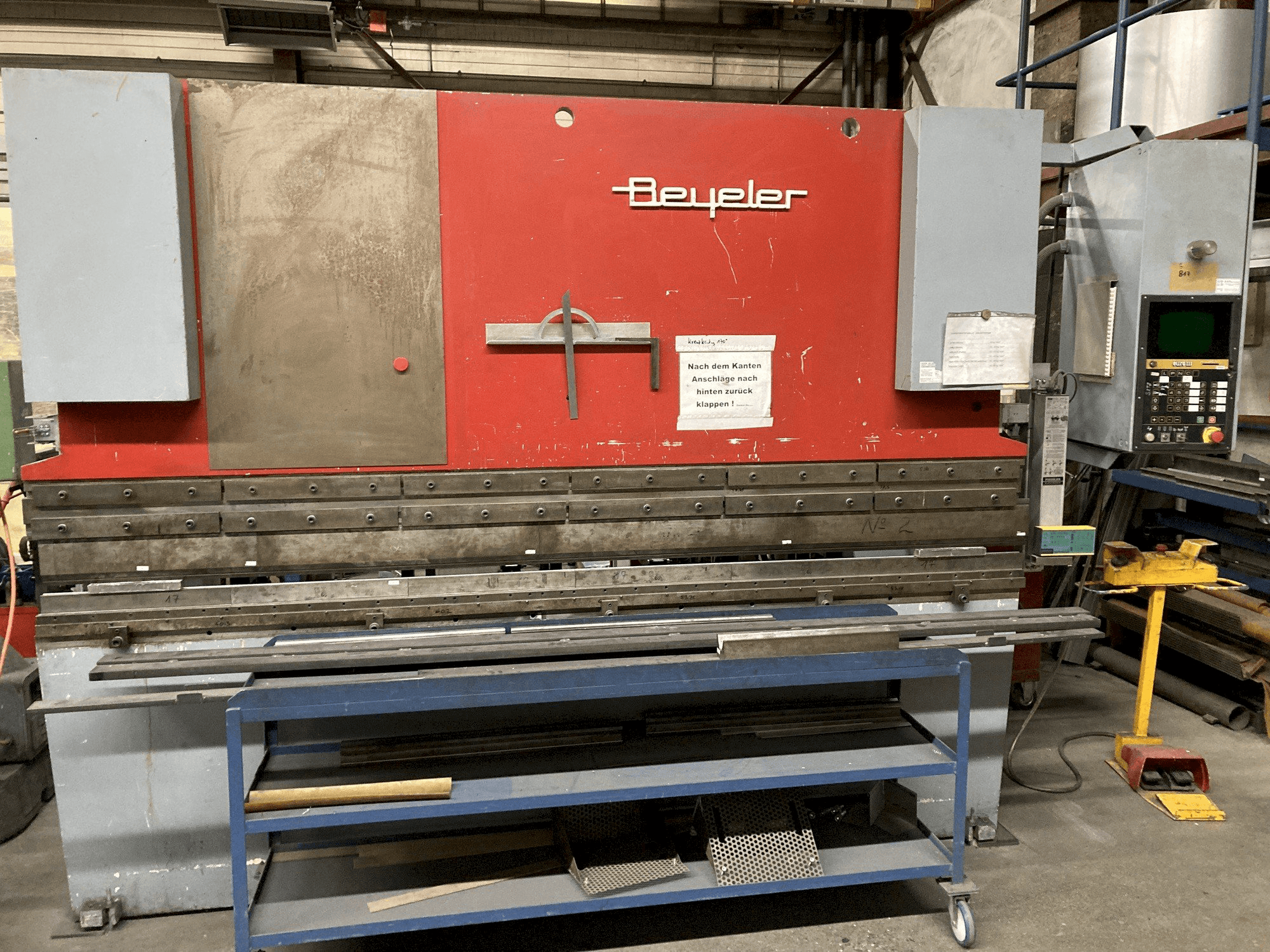 A BEYELER M3 gép elölnézete