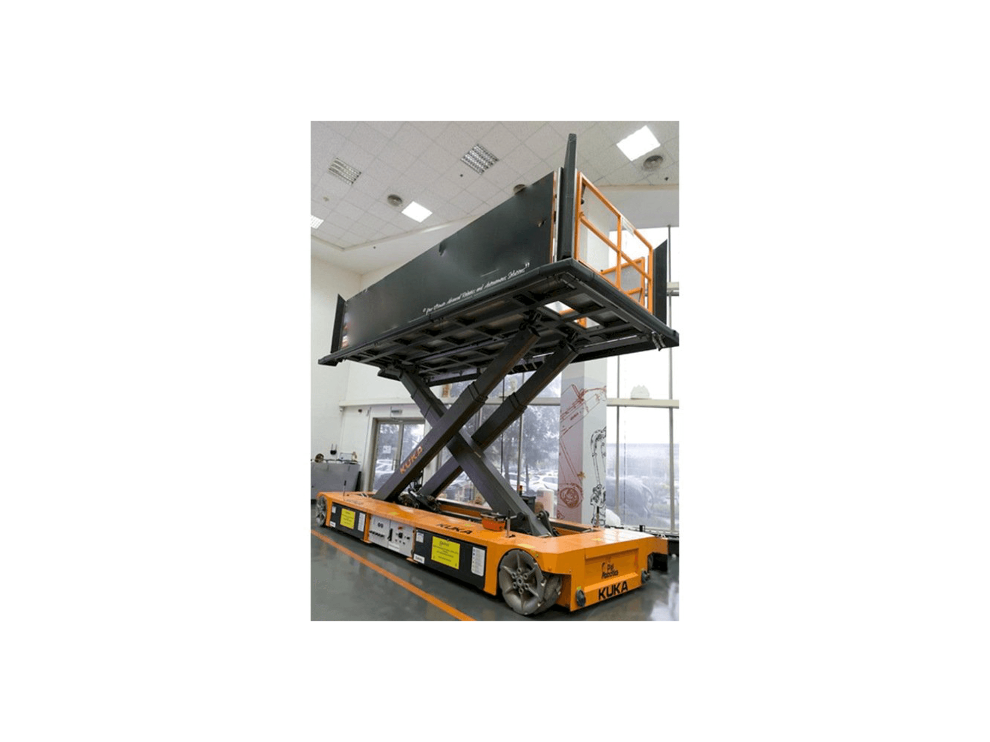 A KUKA KoM TL-3 E575 1000 gép elölnézete