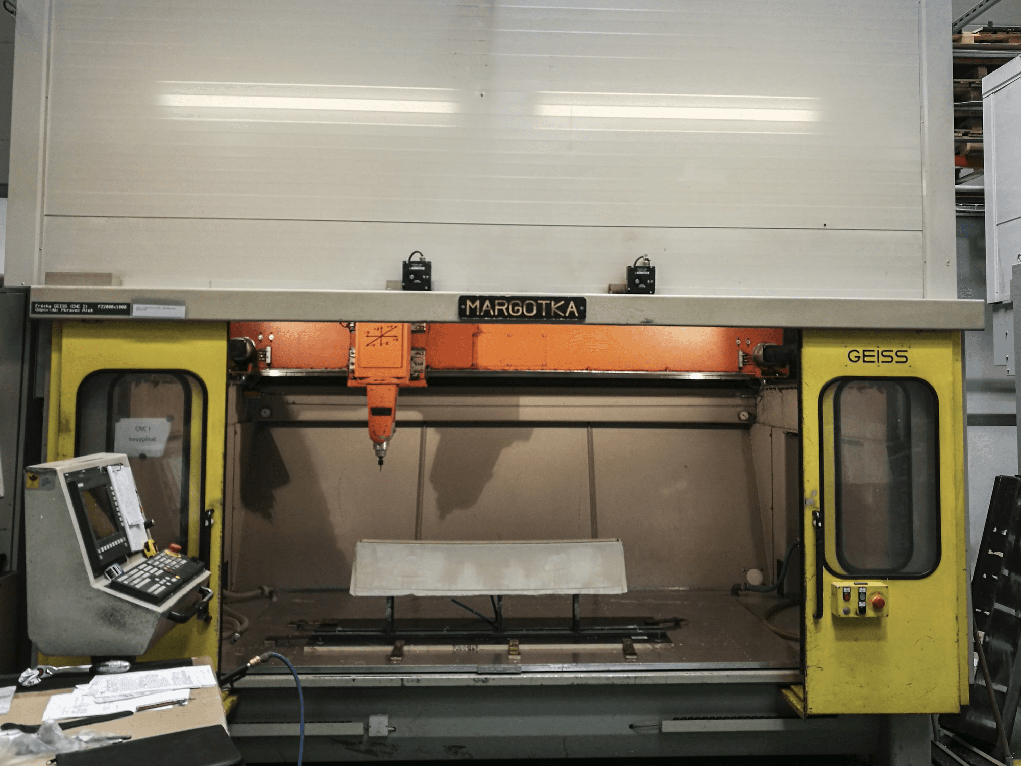 A GEISS FZ 2000x1000 gép elölnézete