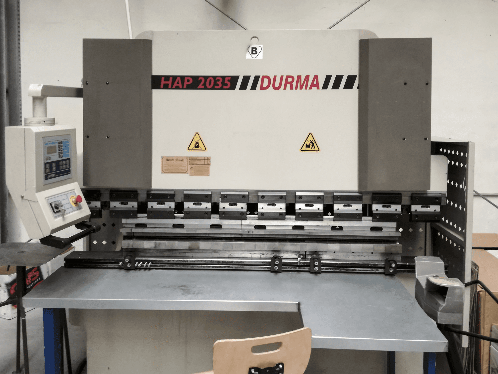 A Durma HAP 2035 gép elölnézete