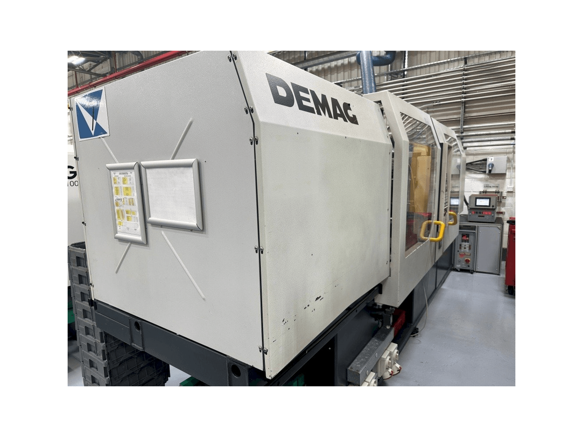 A DEMAG Ergotech System 1100-200 gép oldalnézete