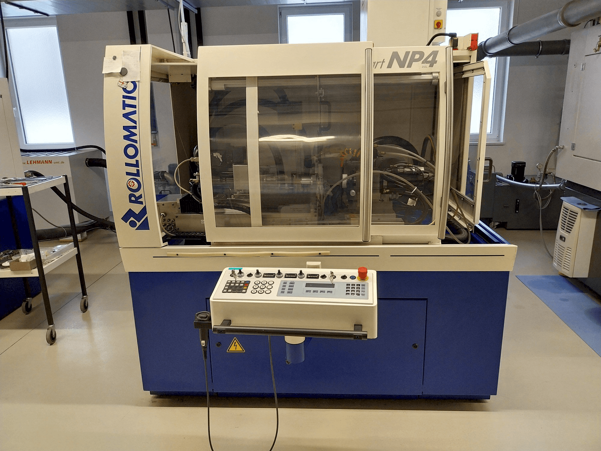 A ROLLOMATIC NP4 gép elölnézete