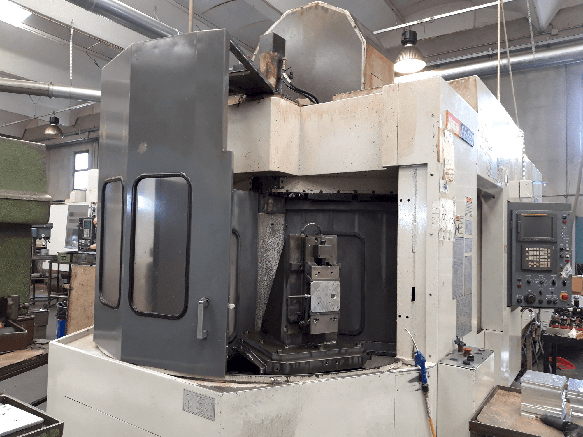 A Mazak FF-660 gép elölnézete