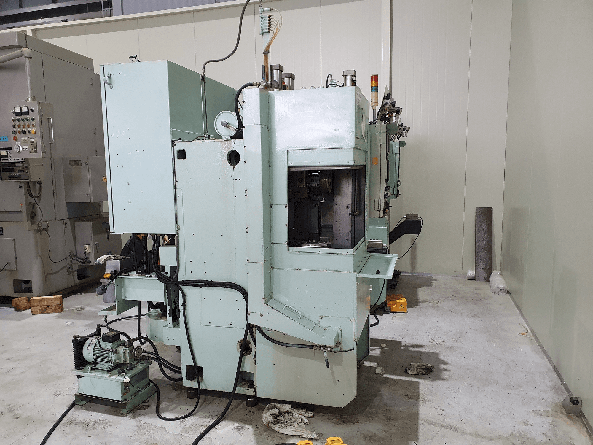 A KANZAKI MV5T gép elölnézete