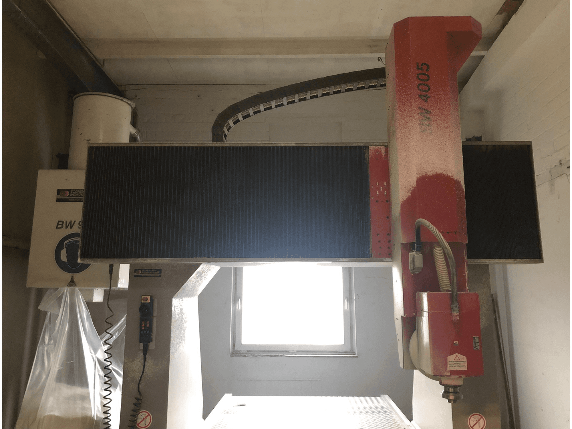 A BORNEMANN BW 4005 gép elölnézete