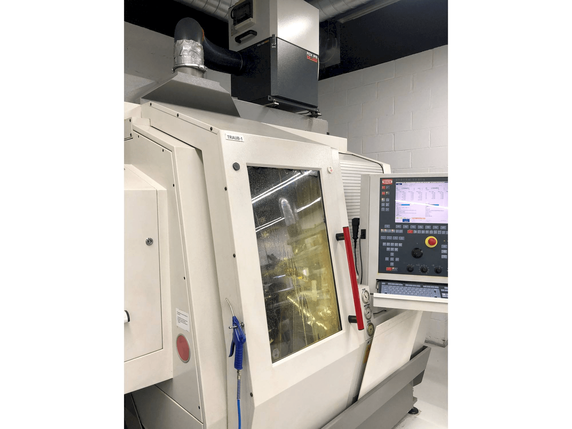 A TRAUB TNL 18 gép elölnézete