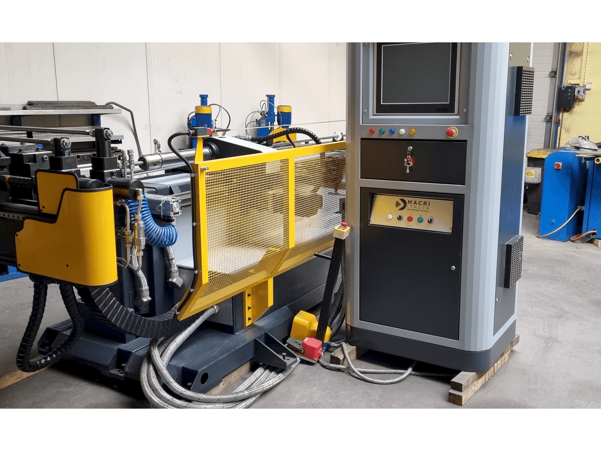 A MACRI ITALIA PROVAR 6-45 U-D gép elölnézete