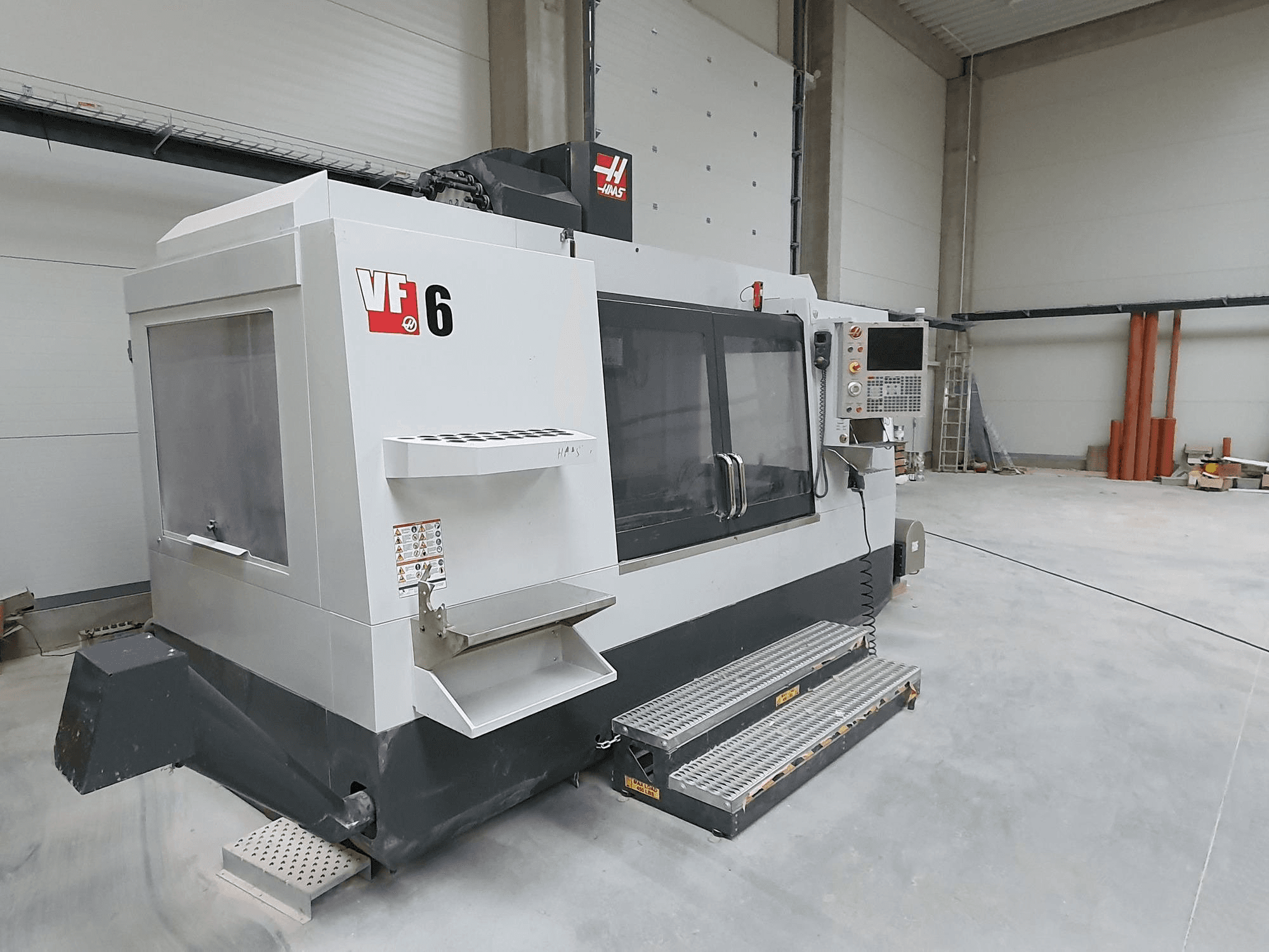 A HAAS VF-6/40 gép elölnézete