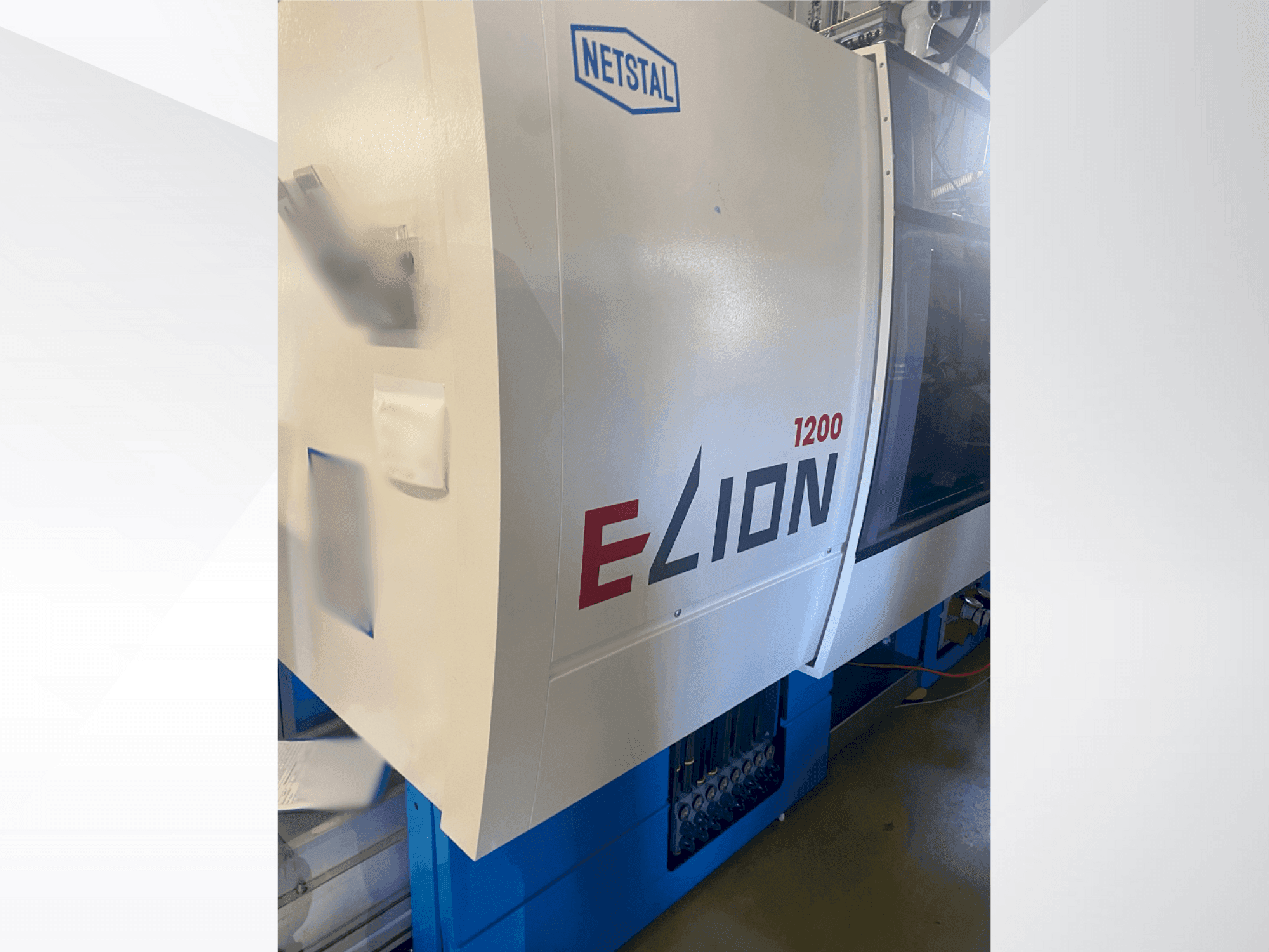 A Netstal ELION 1200-270 gép elölnézete