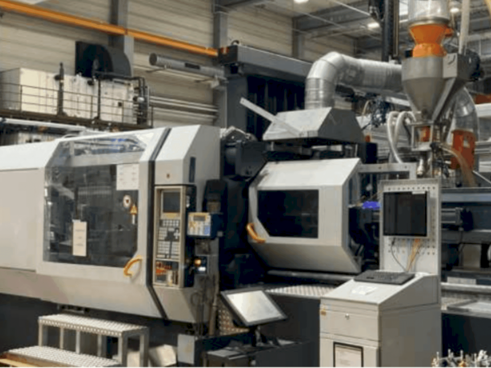 A DEMAG Ergotech 5000-1450 gép elölnézete