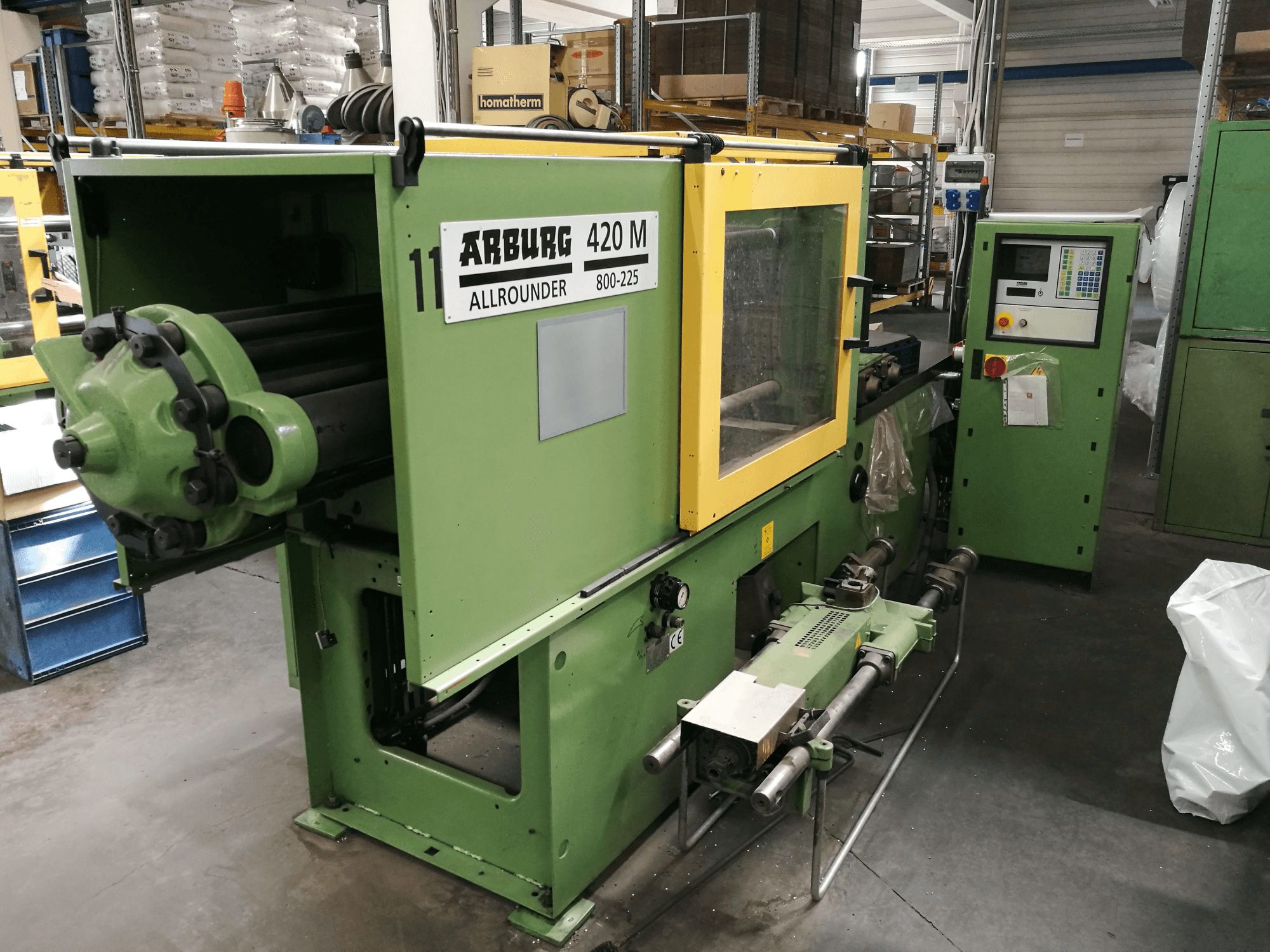 A Arburg 420M 800-225 gép bal oldali nézete