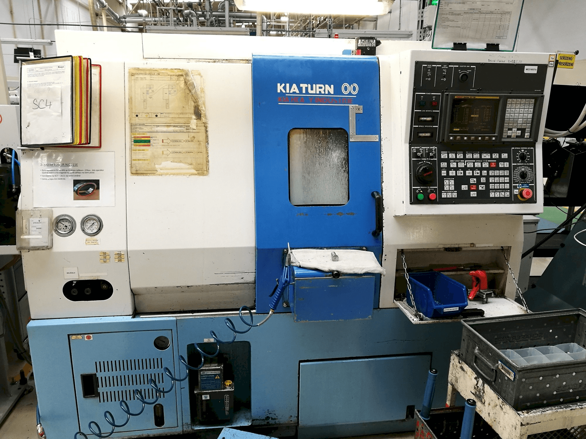 A Kia Super Kia Turn 200 gép elölnézete