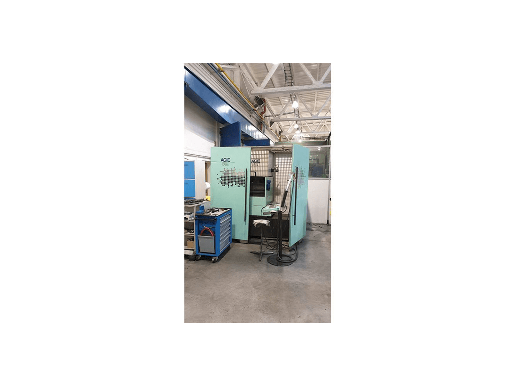 A AGIE Agiecut Classic 3 gép elölnézete