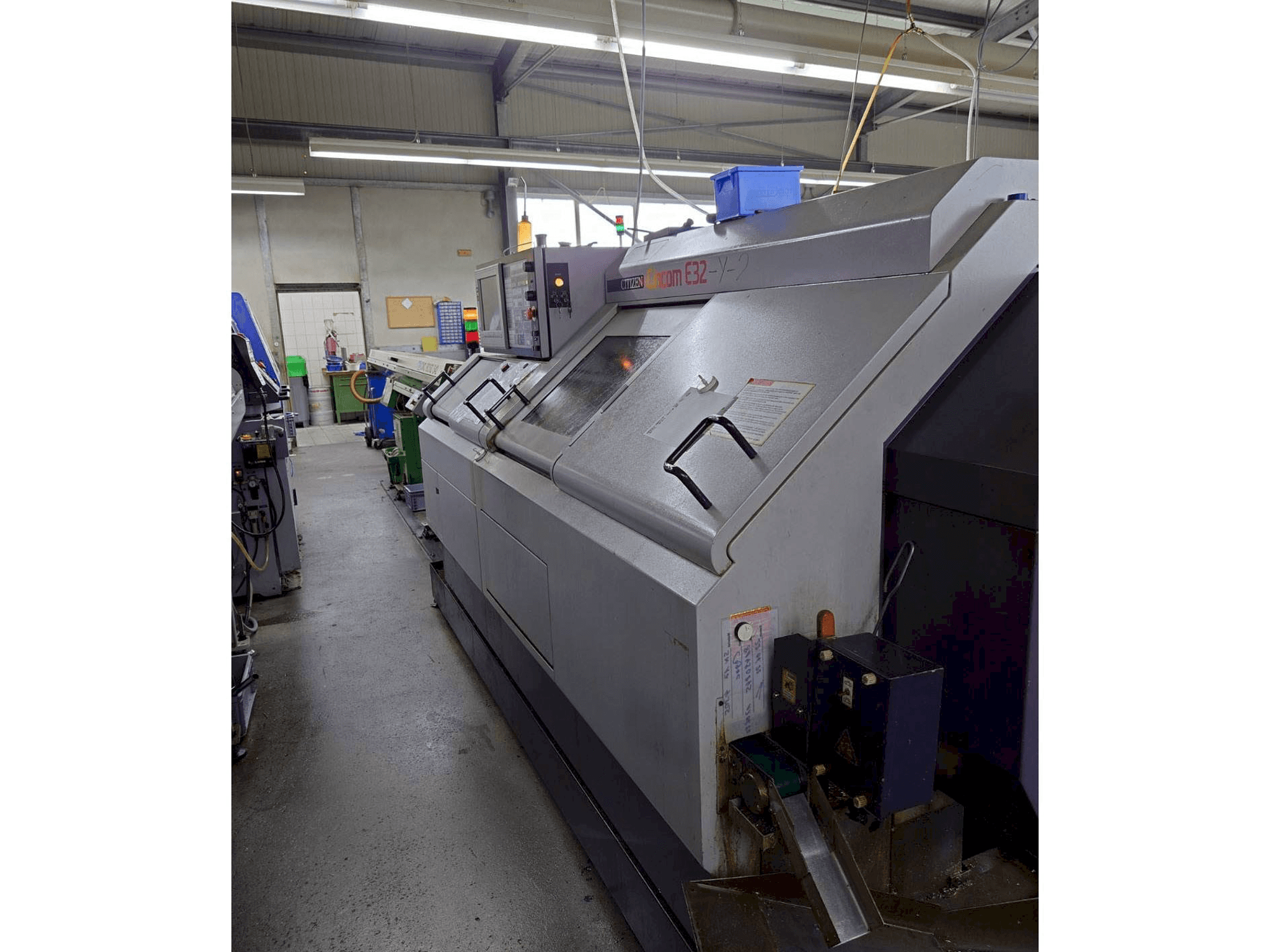 A Citizen E32-Y-2 gép jobb oldali nézete