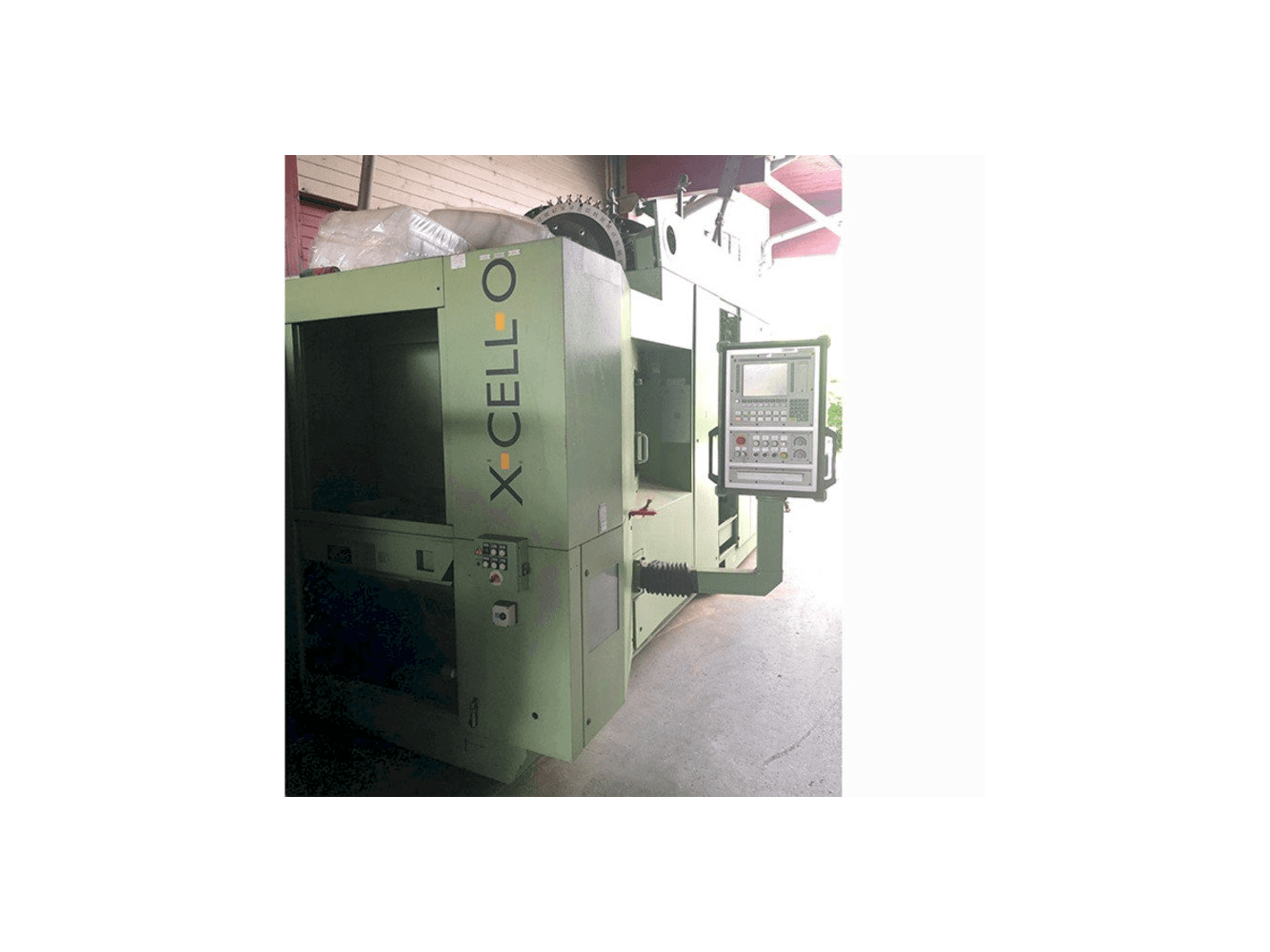 A Ex-cell-o XHC 241 M/3 gép elölnézete