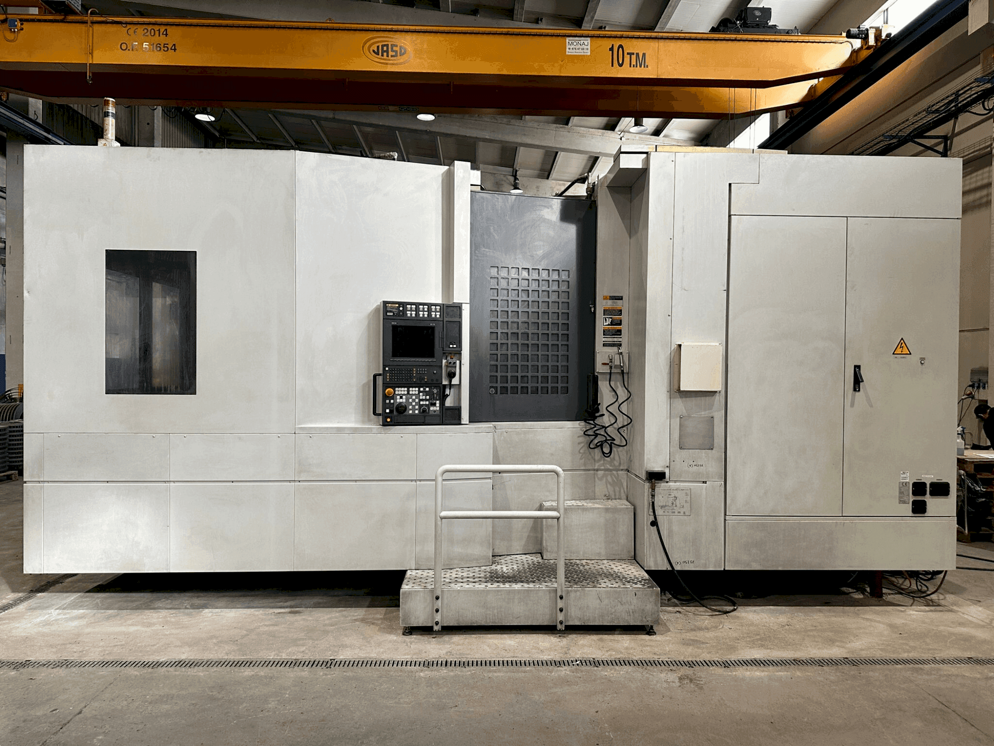 A MORI SEIKI NH8000DCG gép elölnézete