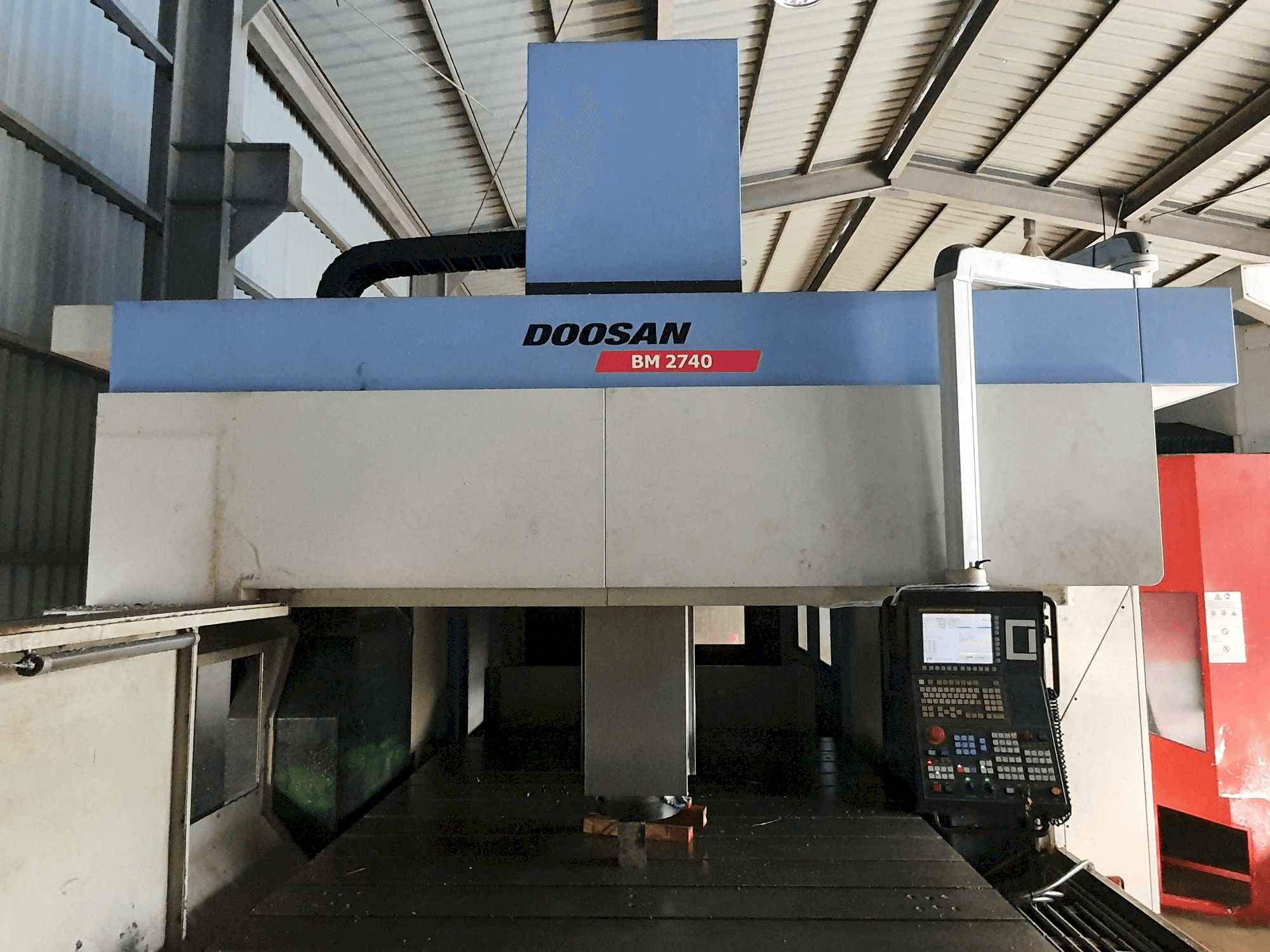 A Doosan BM2740 gép elölnézete