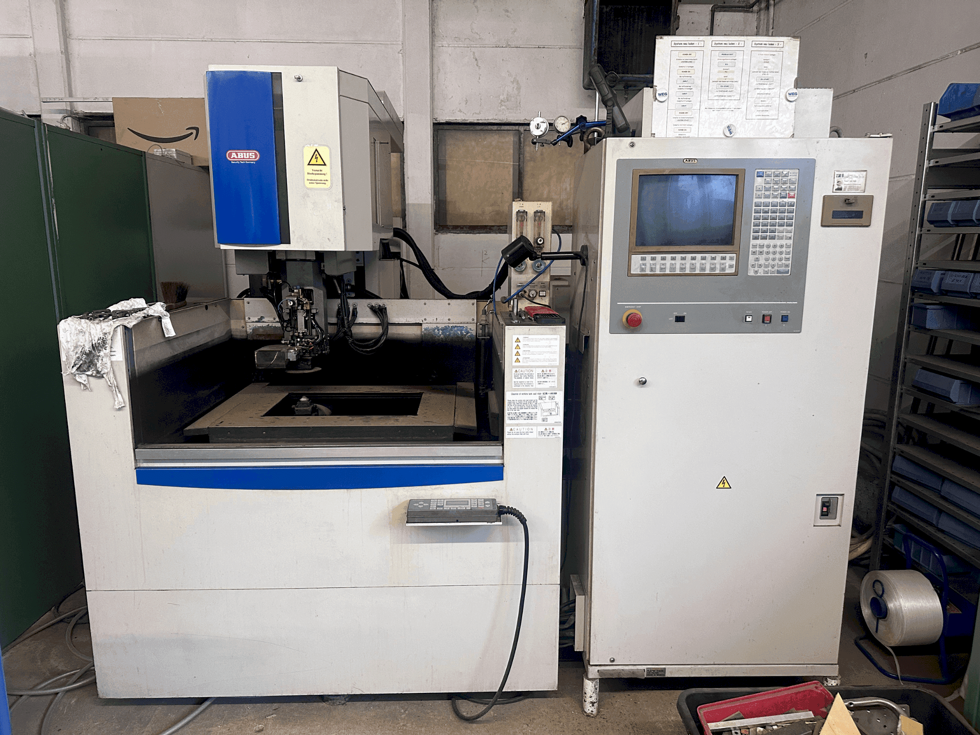 A Mitsubishi FX20K gép elölnézete