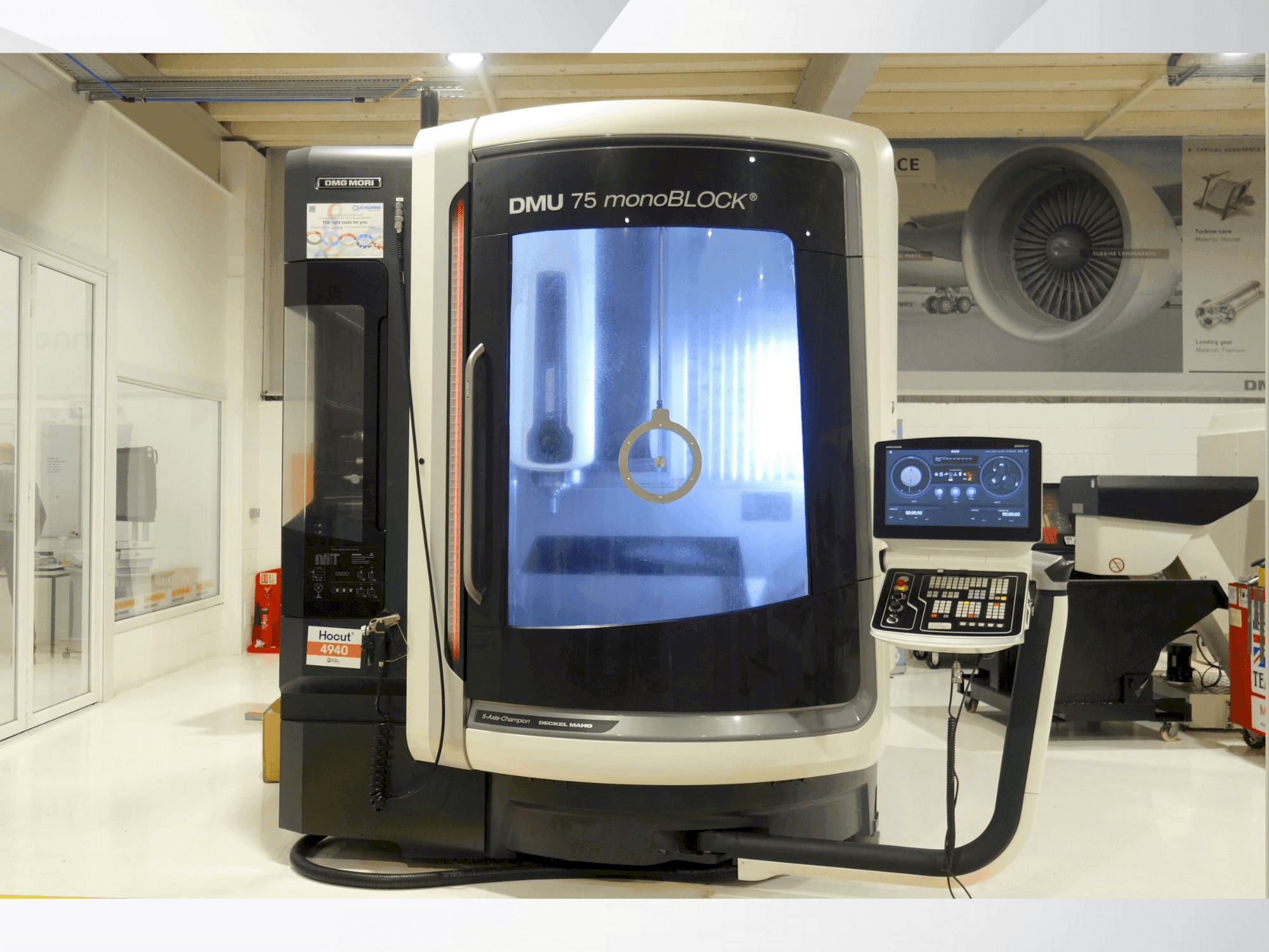 A DMG MORI DMU 75 Monoblock gép elölnézete