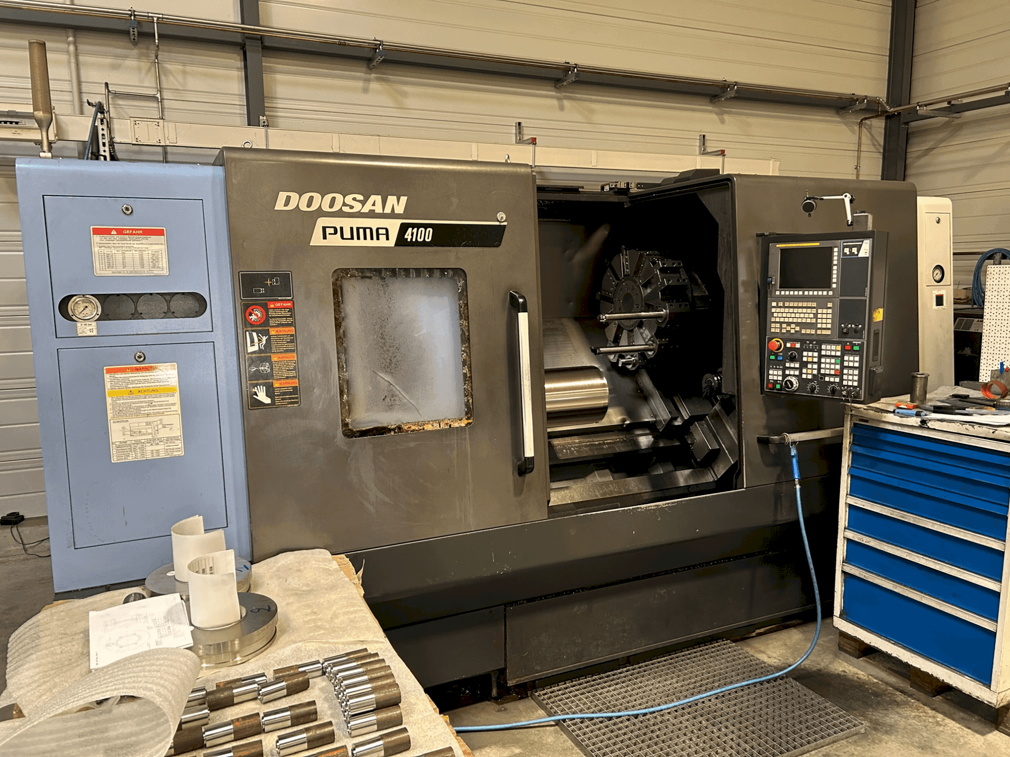 A DOOSAN PUMA 4100B gép elölnézete