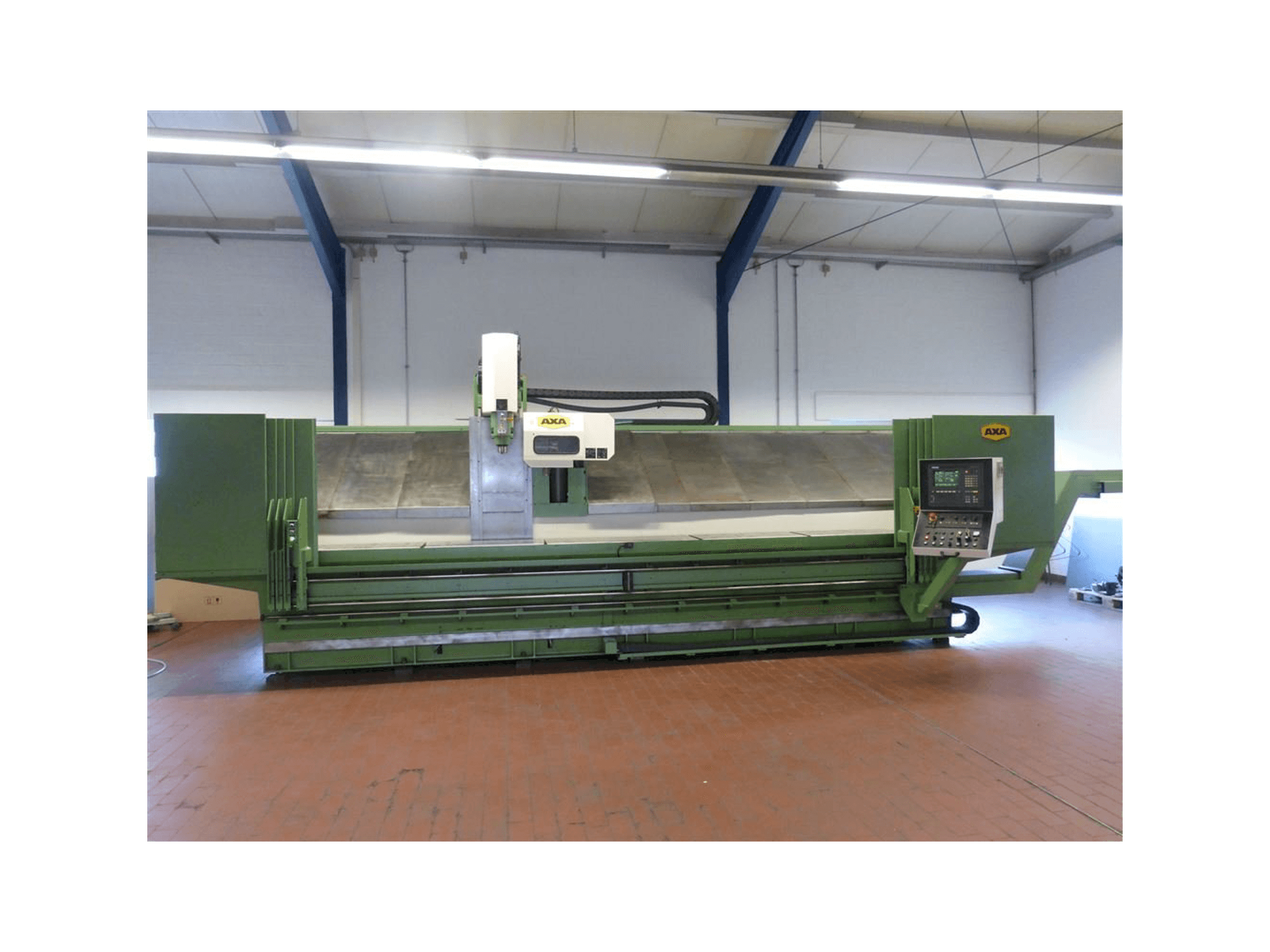 A AXA VSC 1-5000M/E gép elölnézete