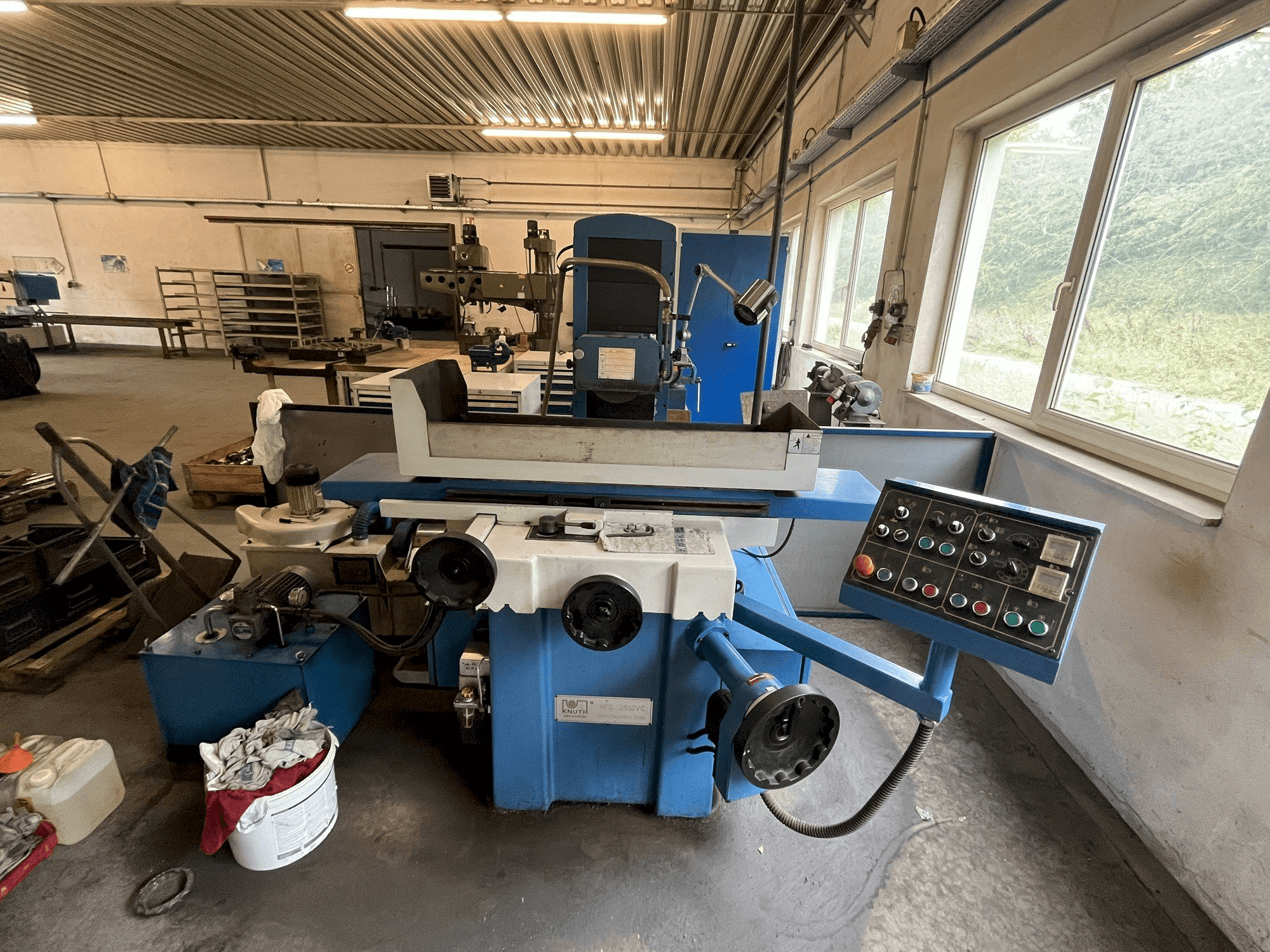 A KNUTH HFS 2550 VC gép elölnézete