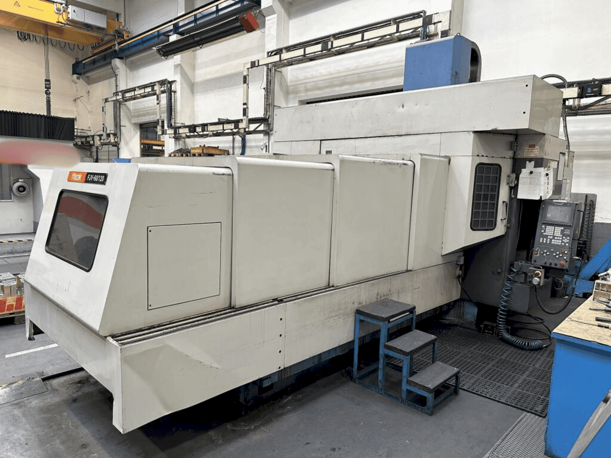 A Mazak FJV 60/120 gép elölnézete