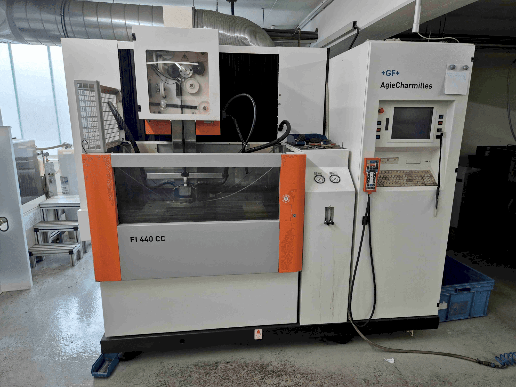 A CHARMILLES FI 440 CC gép elölnézete