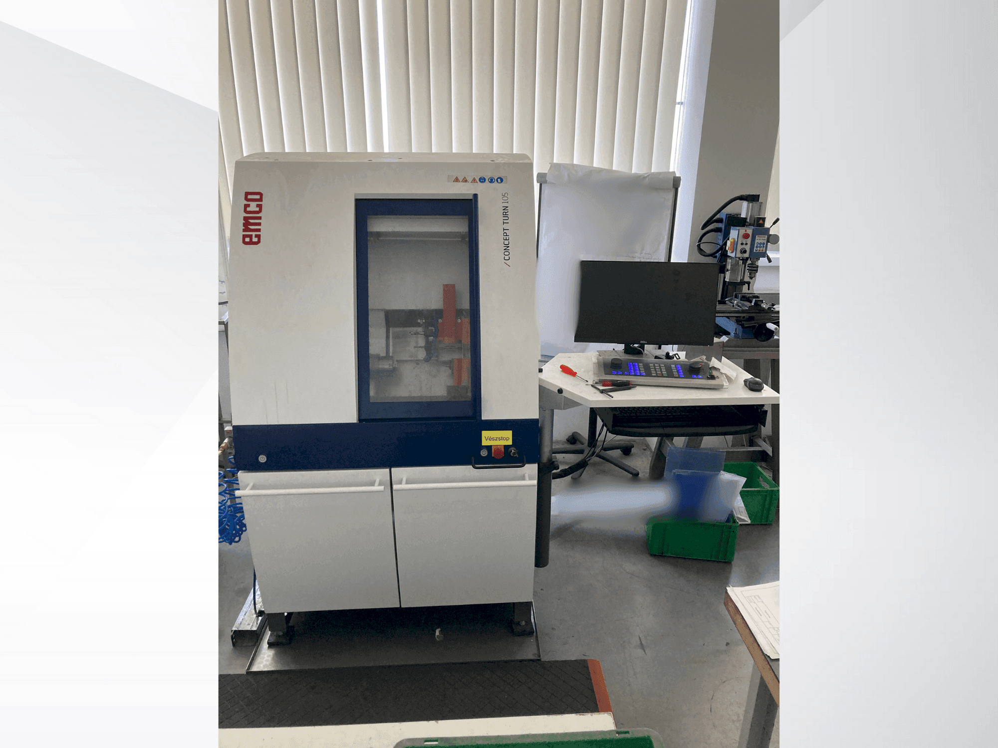 A EMCO Concept Turn 105 gép elölnézete