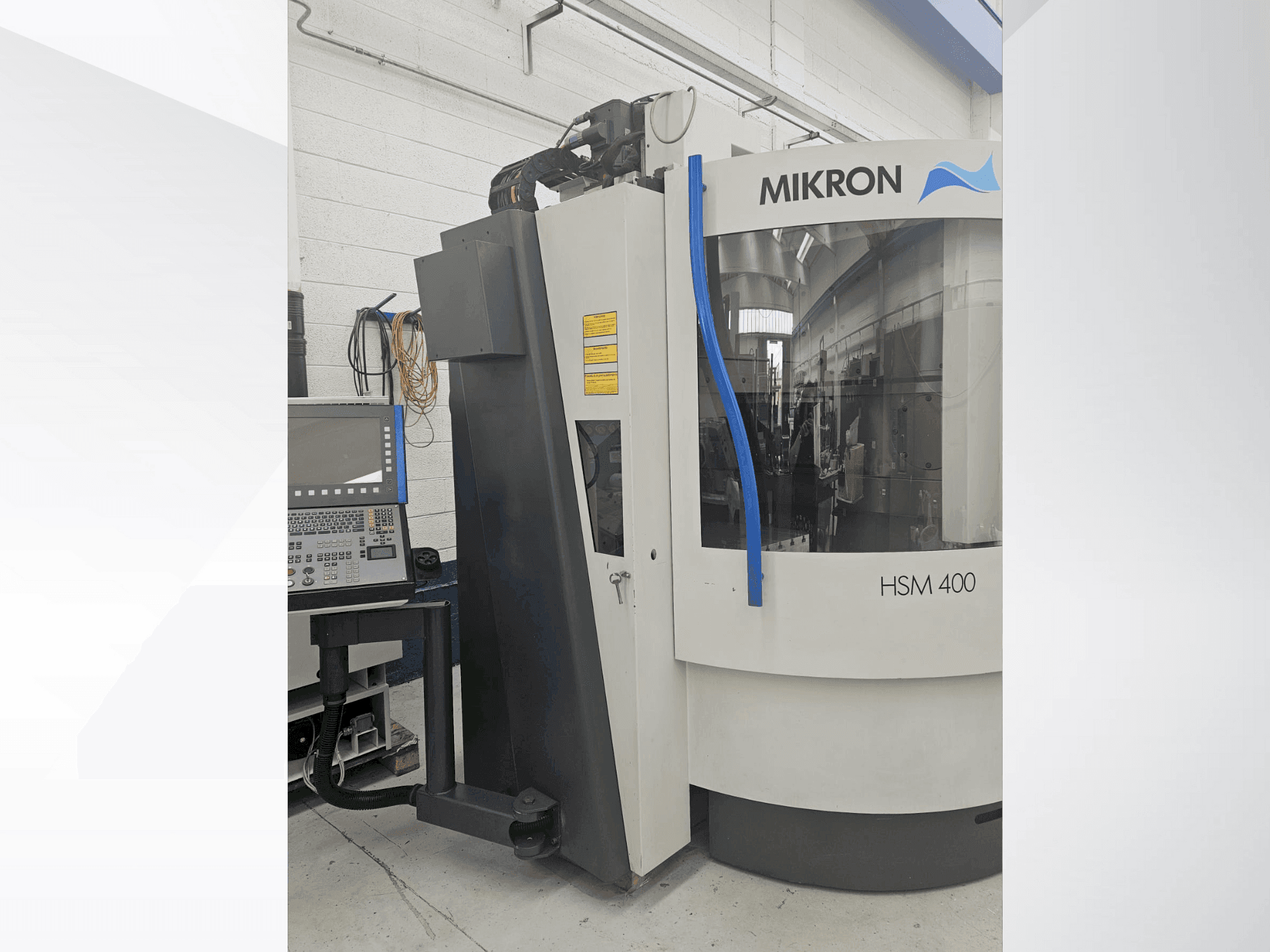 A MIKRON HSM 400 gép elölnézete