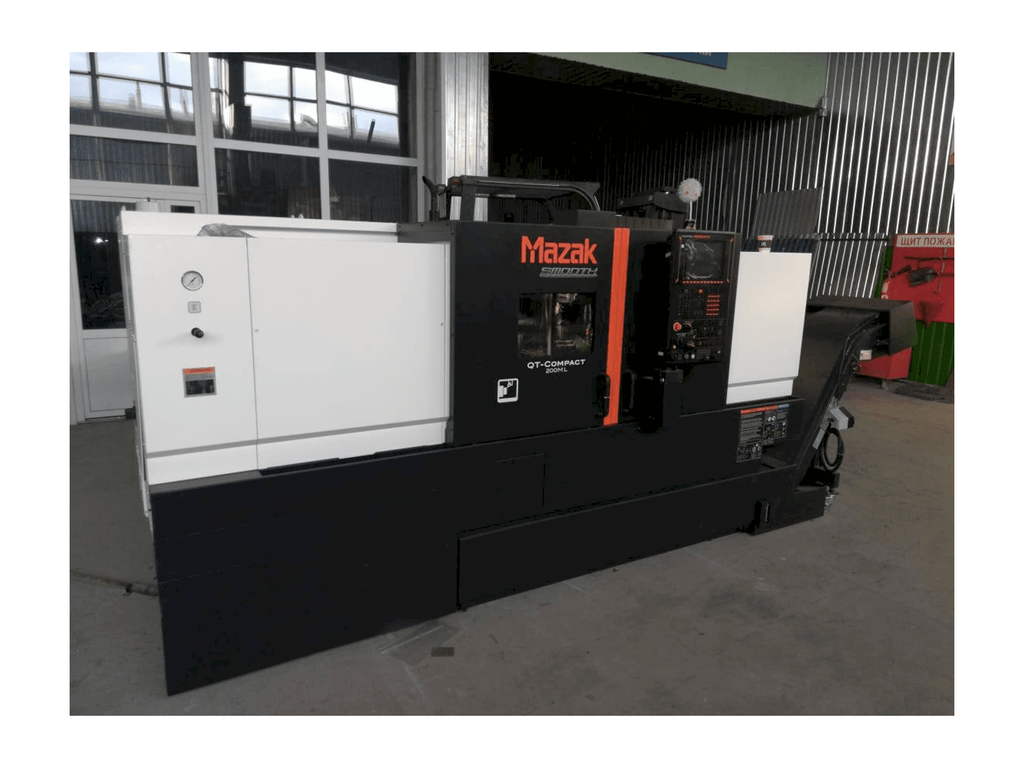 A Mazak QT- COMPACT 200ML gép elölnézete