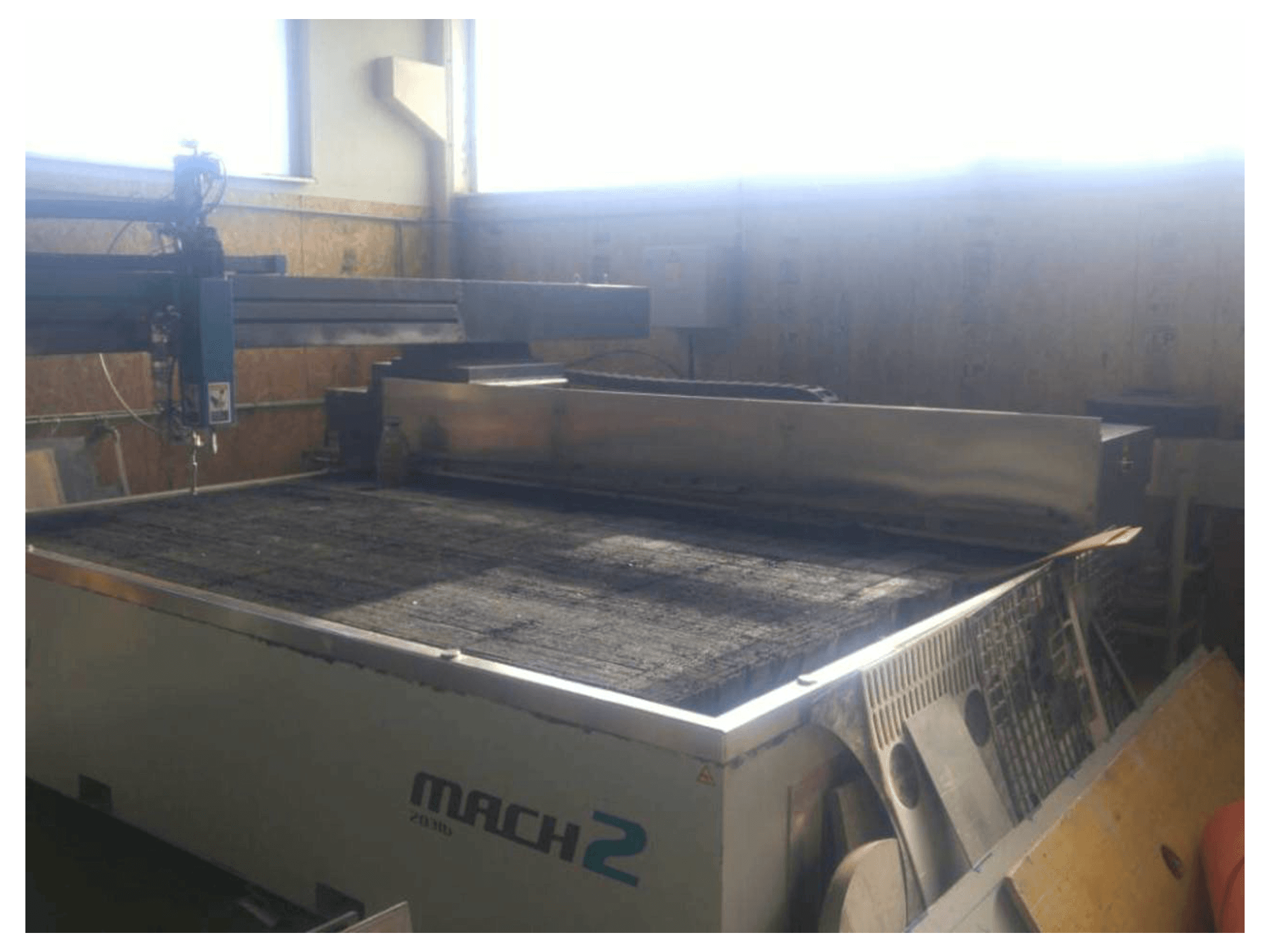 A Flow Mach2-3120b gép elölnézete