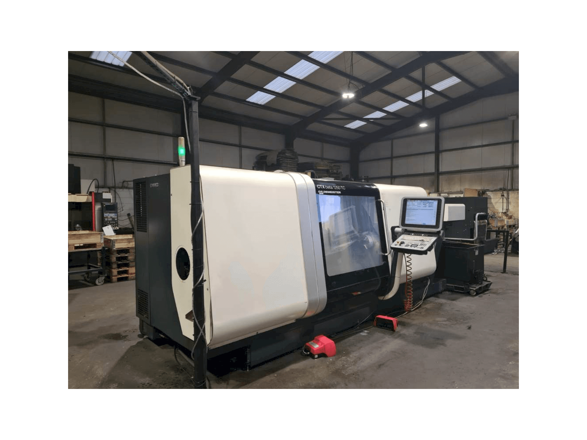A DMG GILDEMEISTER CTX beta 1250 TC gép elölnézete