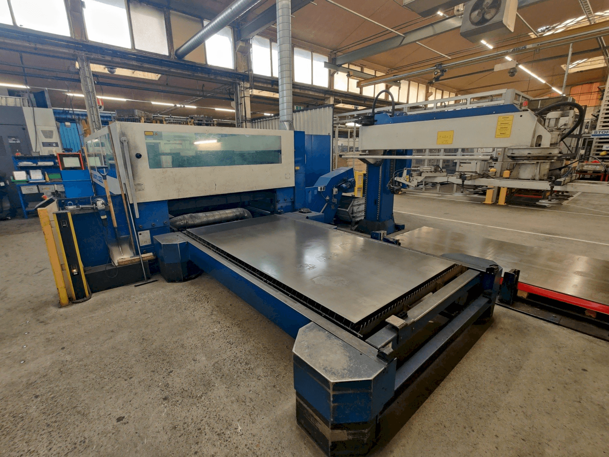 A Trumpf Trumatic L3050 gép elölnézete