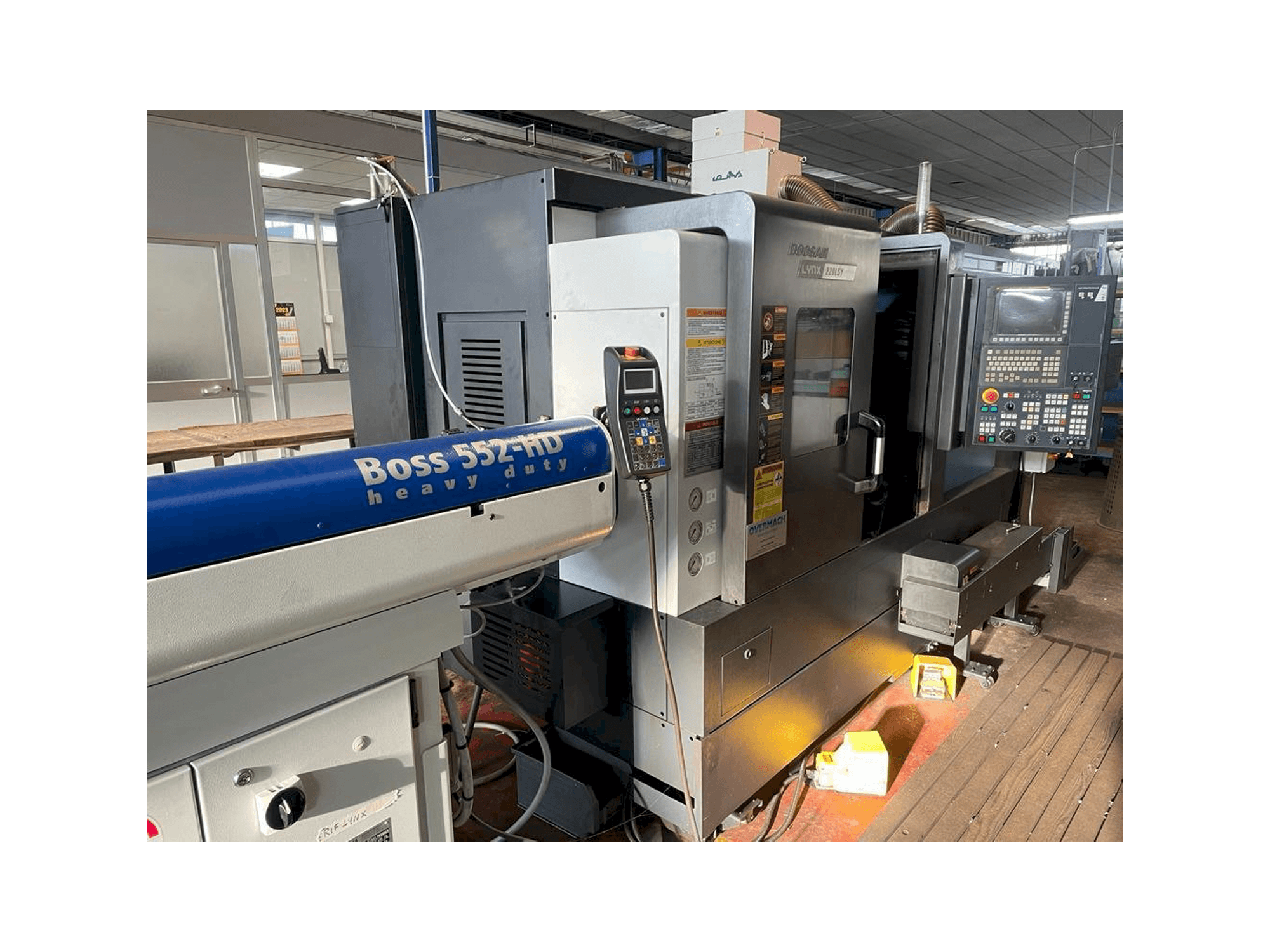 A Doosan LYNX 220LSY gép elölnézete