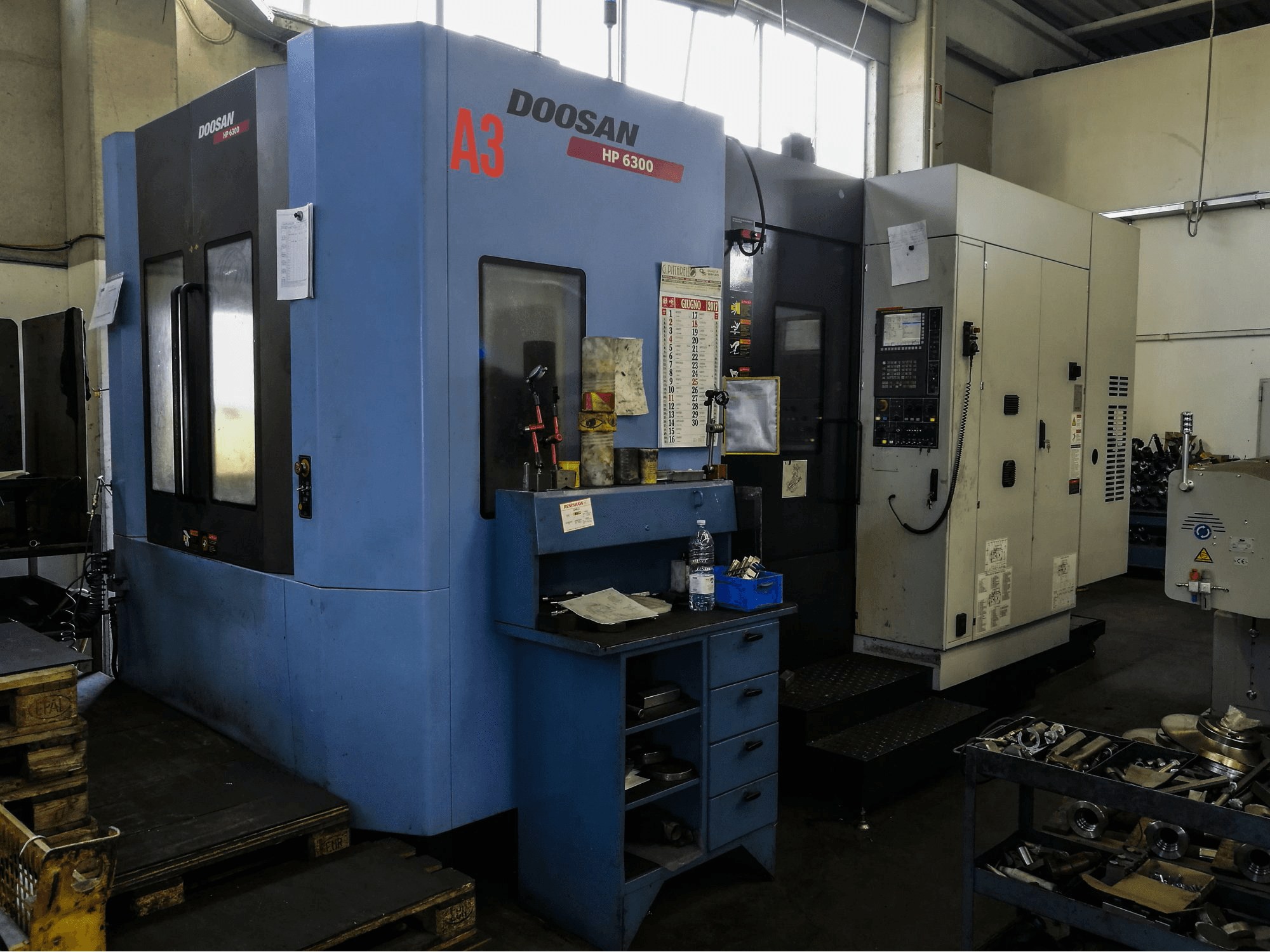 A Doosan HP 6300 gép bal oldali nézete