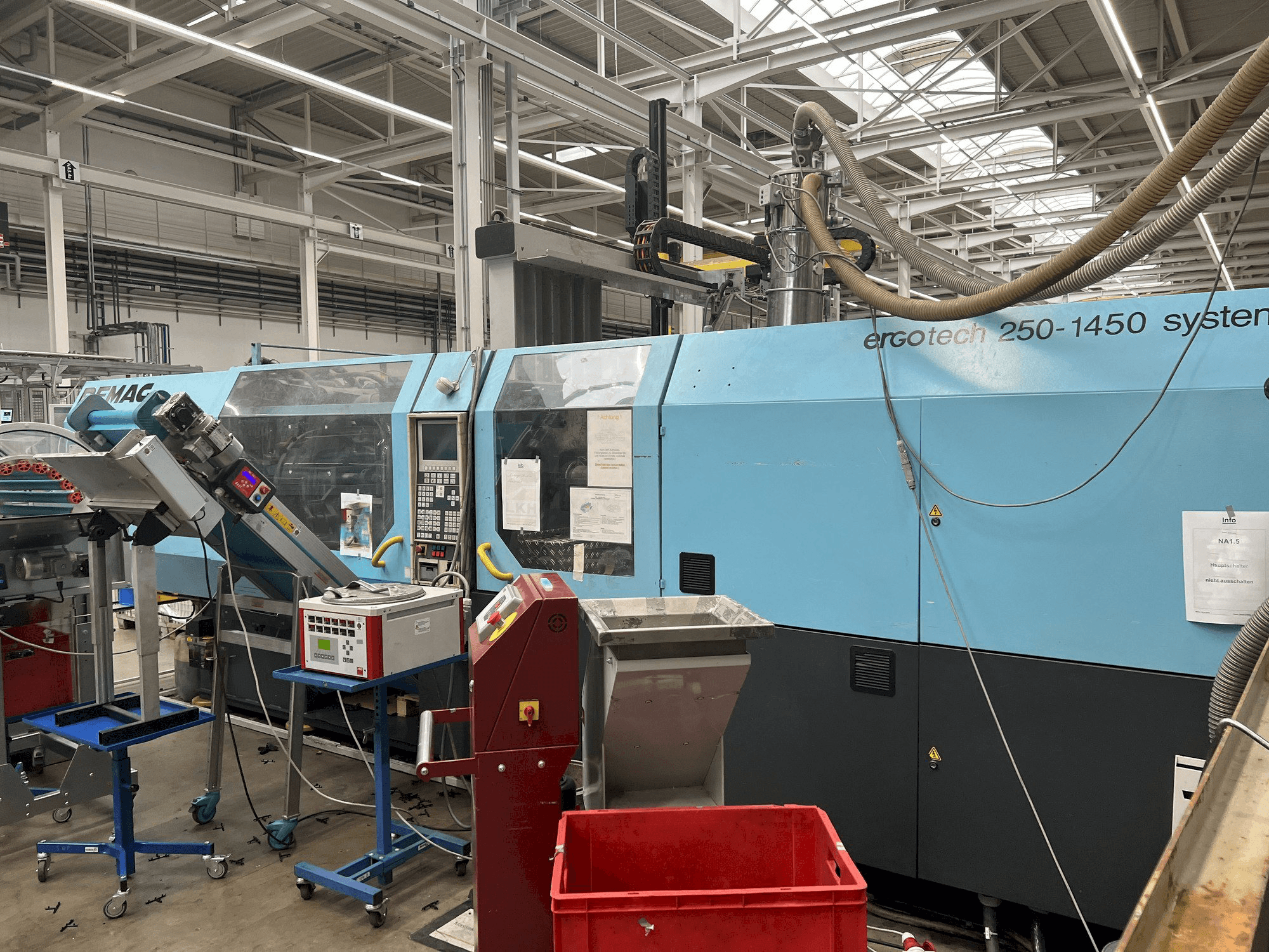 A DEMAG 250-1450 gép jobb oldali nézete
