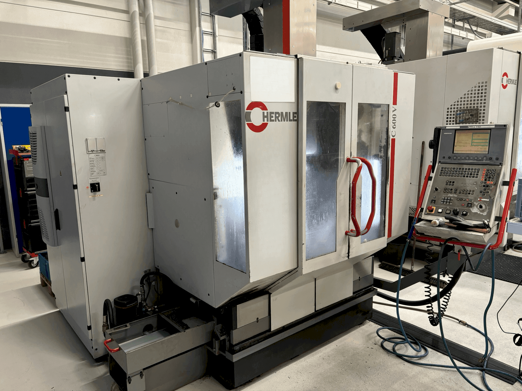 A HERMLE C 600 V gép elölnézete