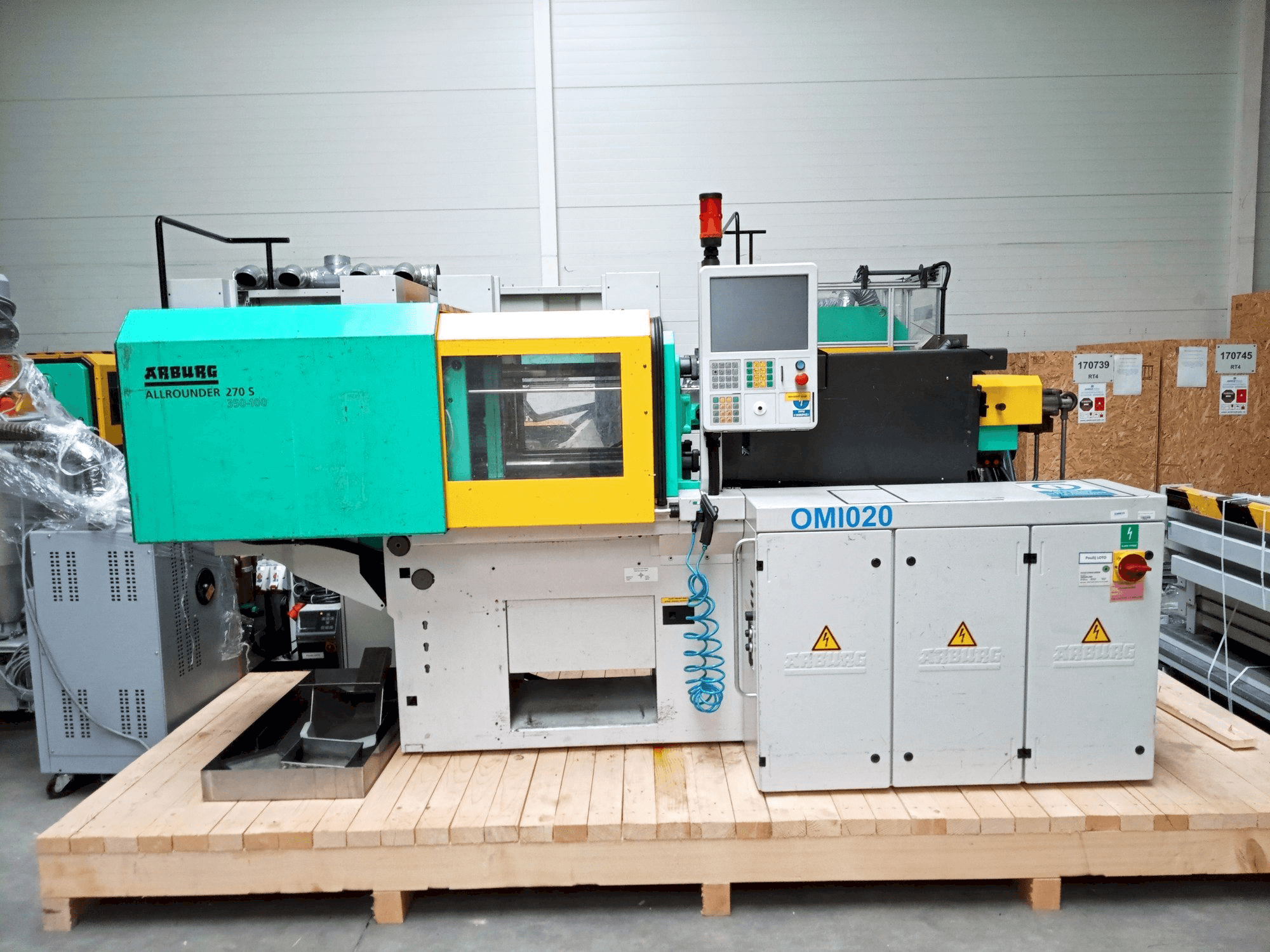 A Arburg Allrounder 270S 350-100U gép elölnézete