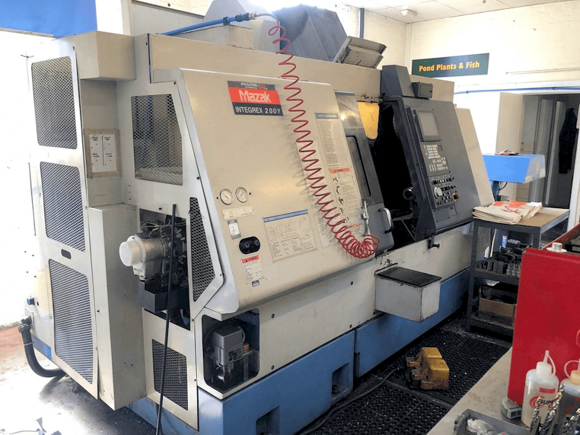 A Mazak Integrex 200Y gép elölnézete