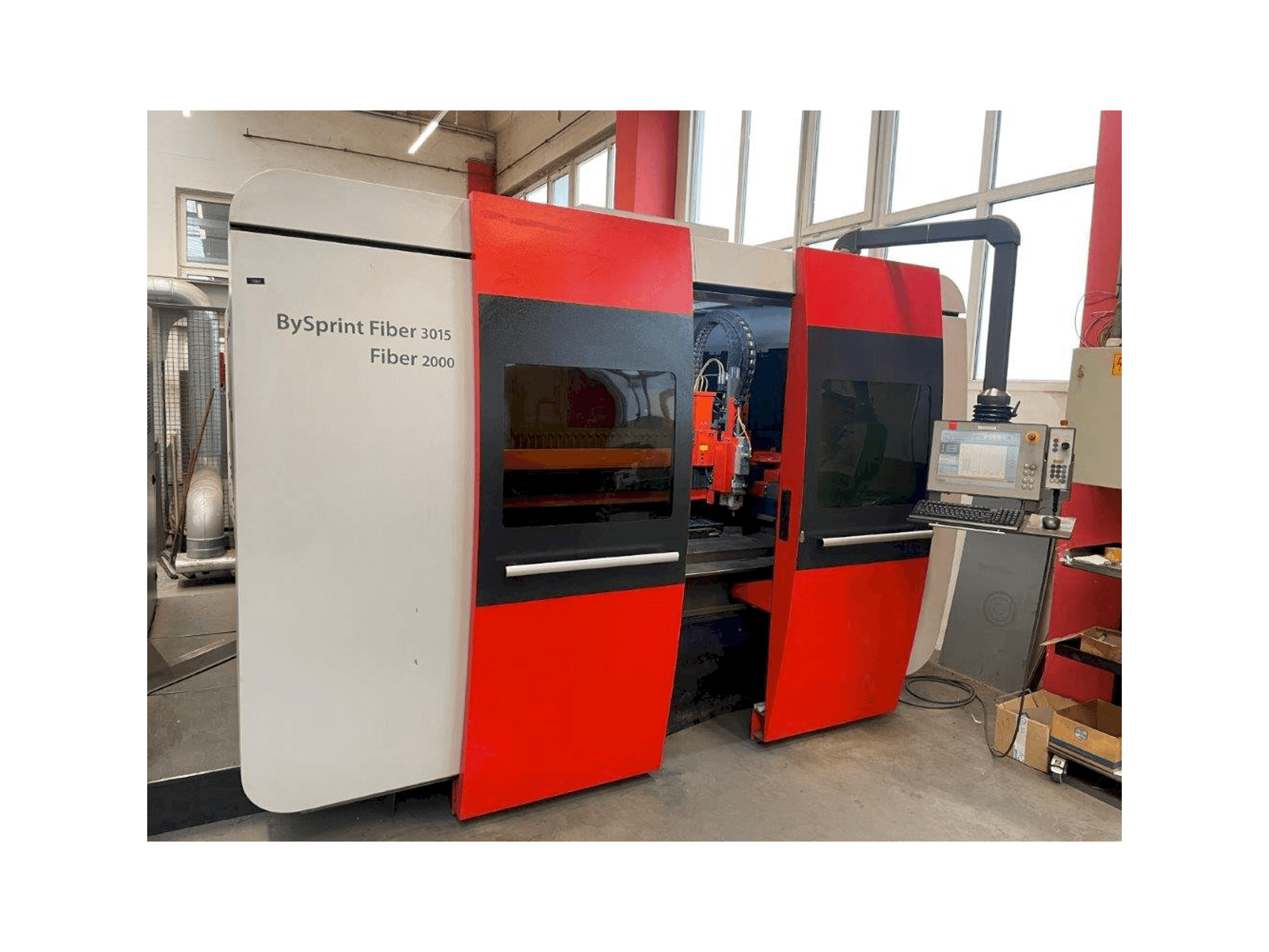 A Bystronic BySprint Fiber 3015 gép oldalnézete