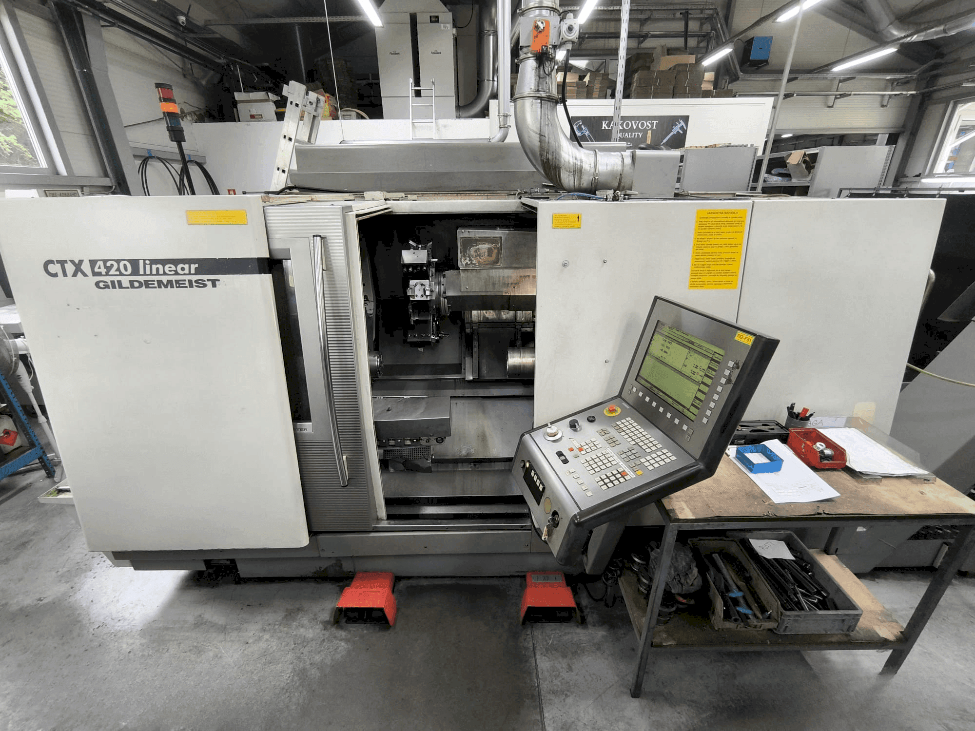 A Gildemeister GILDEMEISTER CTX 420 linear gép elölnézete