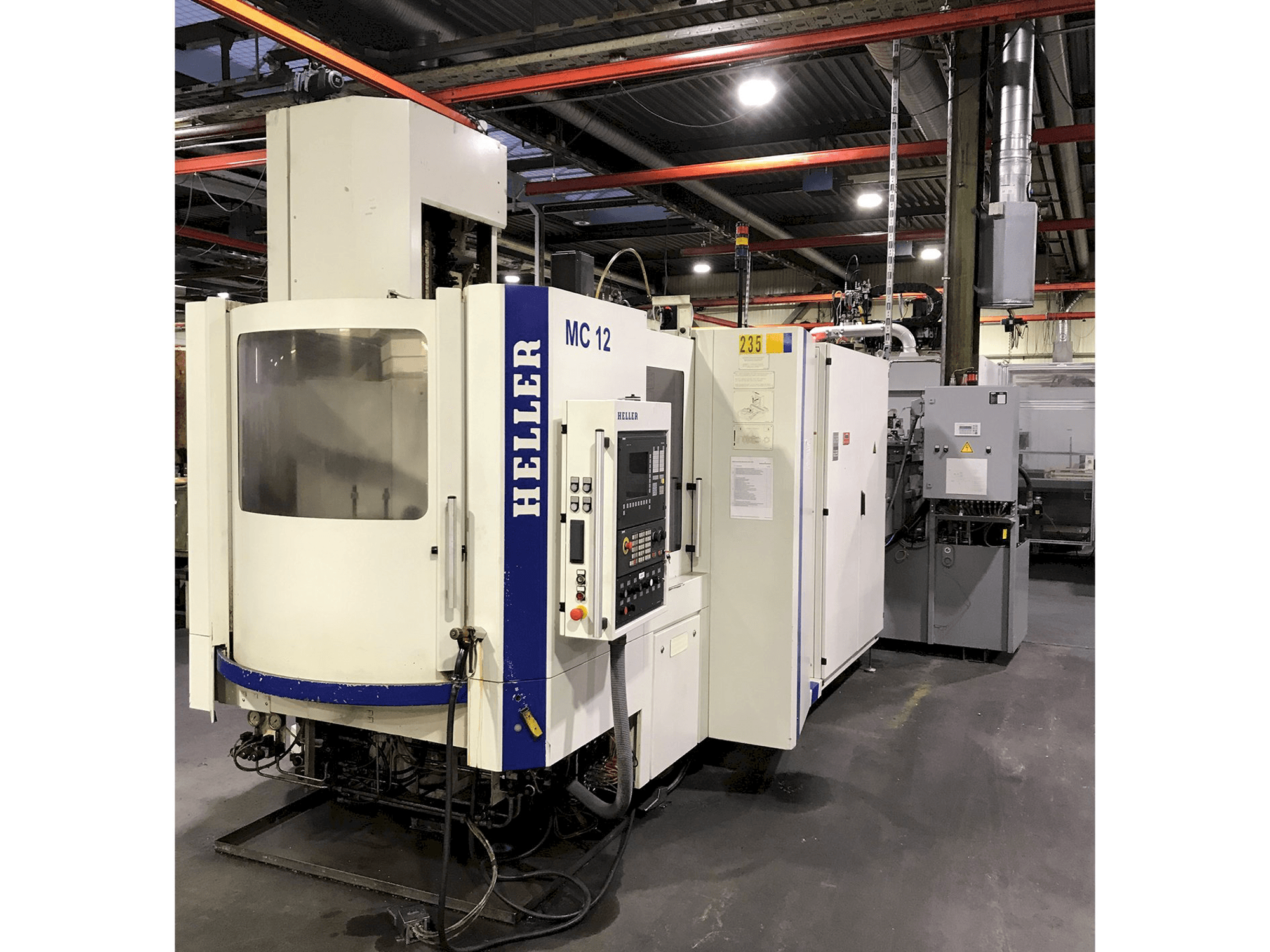 A HELLER MC 12 gép elölnézete