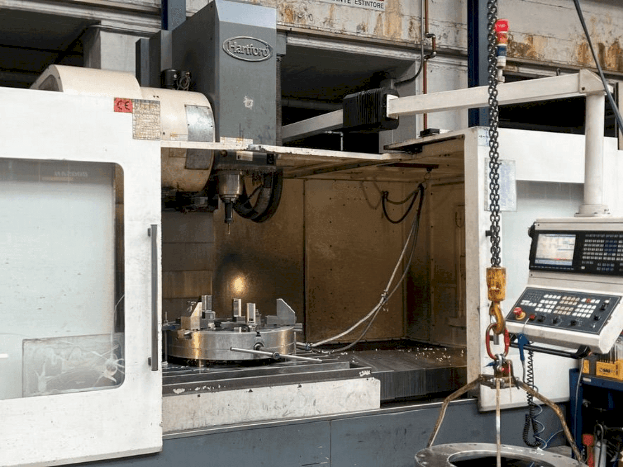 A HARTFORD HCMC 18 gép elölnézete