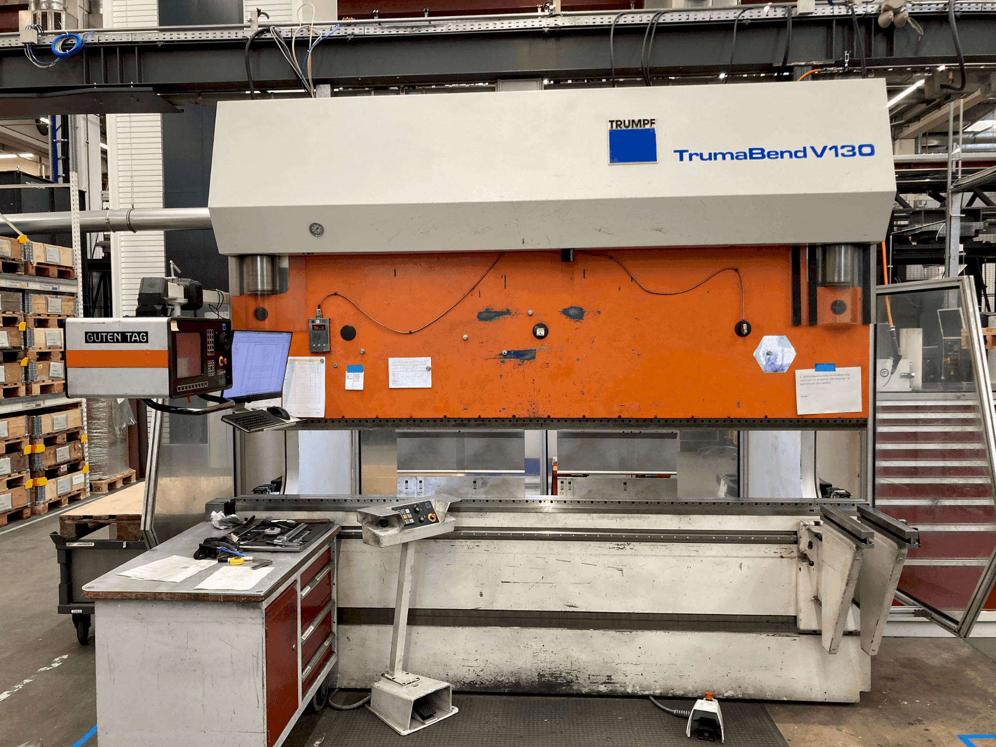 A TRUMPF TrumaBend V130 gép elölnézete