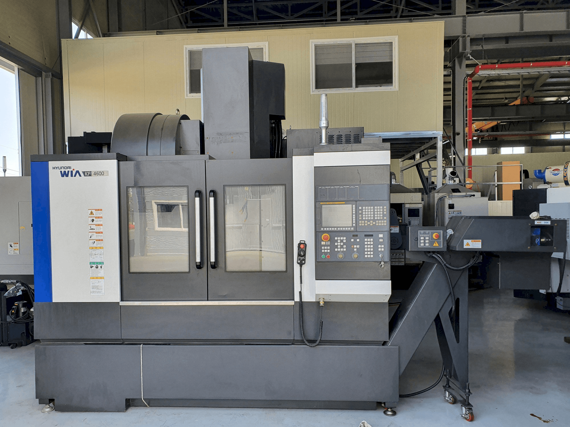 A Hyundai Wia KF4600 gép elölnézete