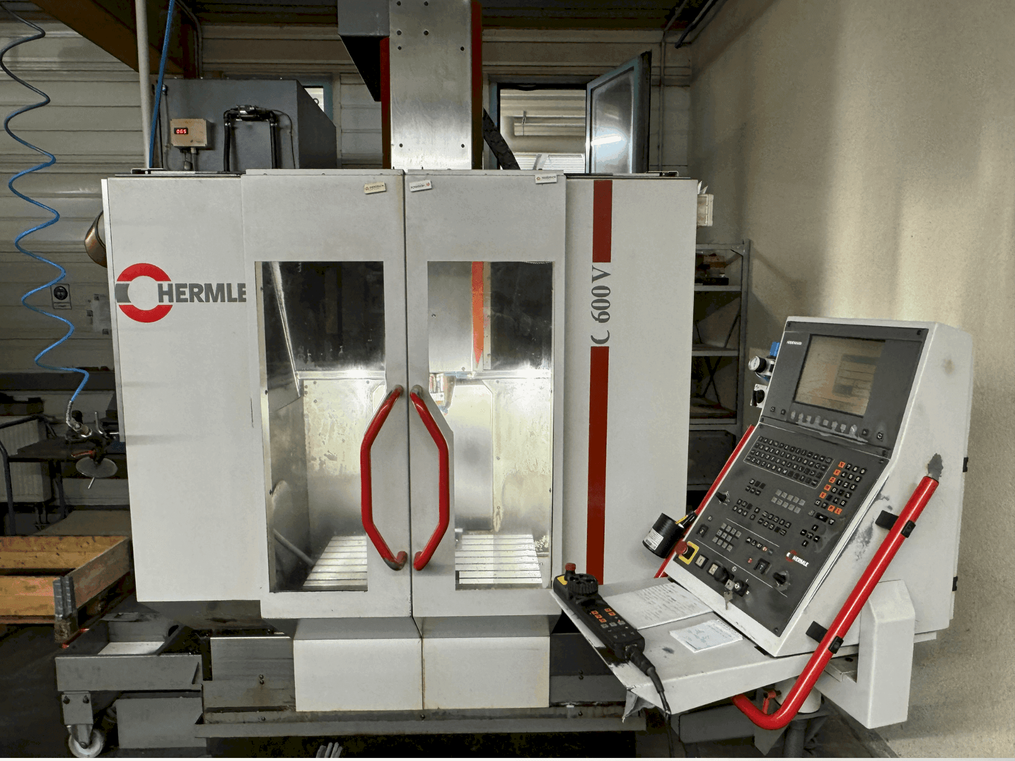 A HERMLE C600 gép elölnézete